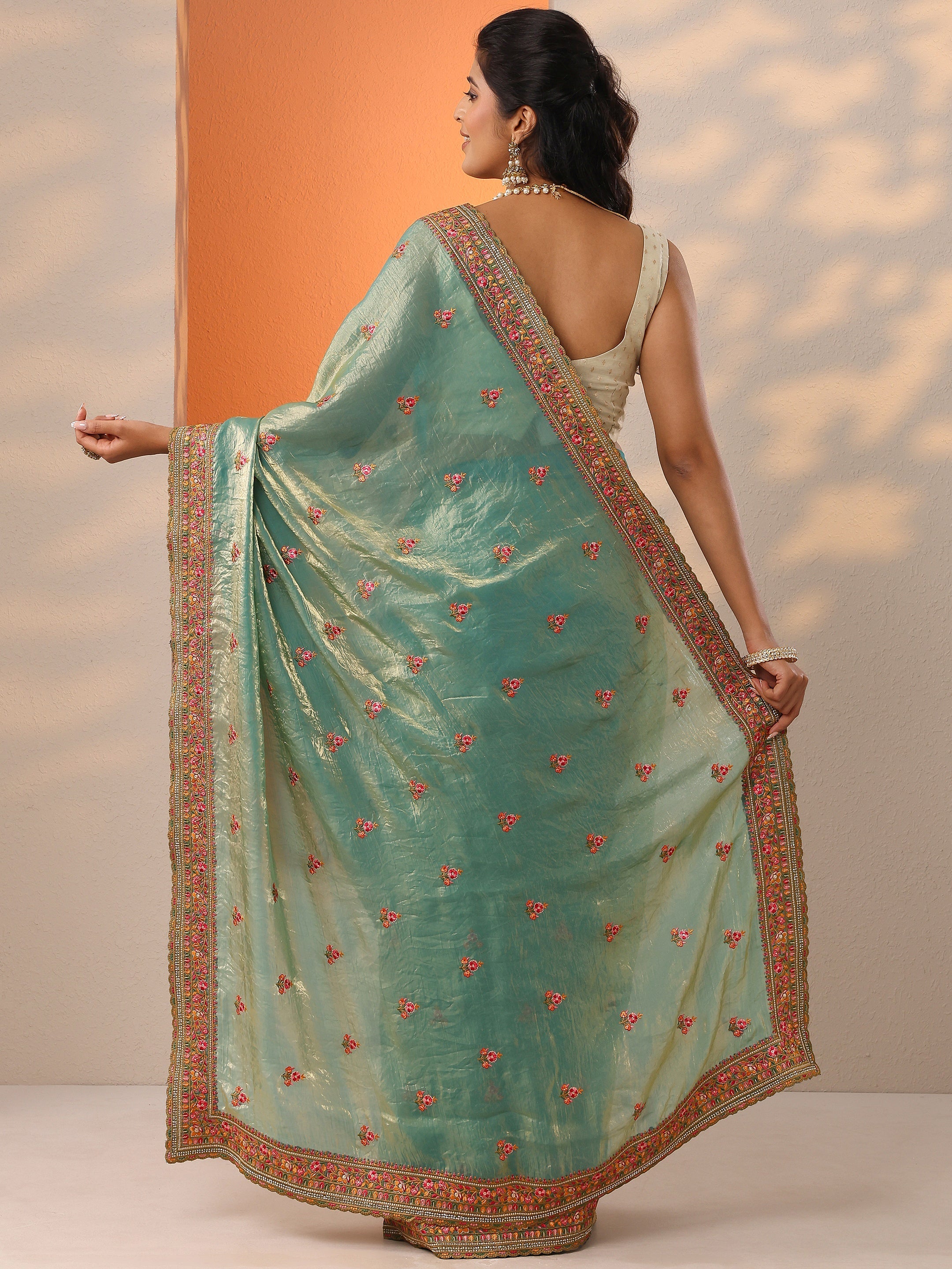 Green Embroidered Organza Saree With Unstitched Blouse Piece