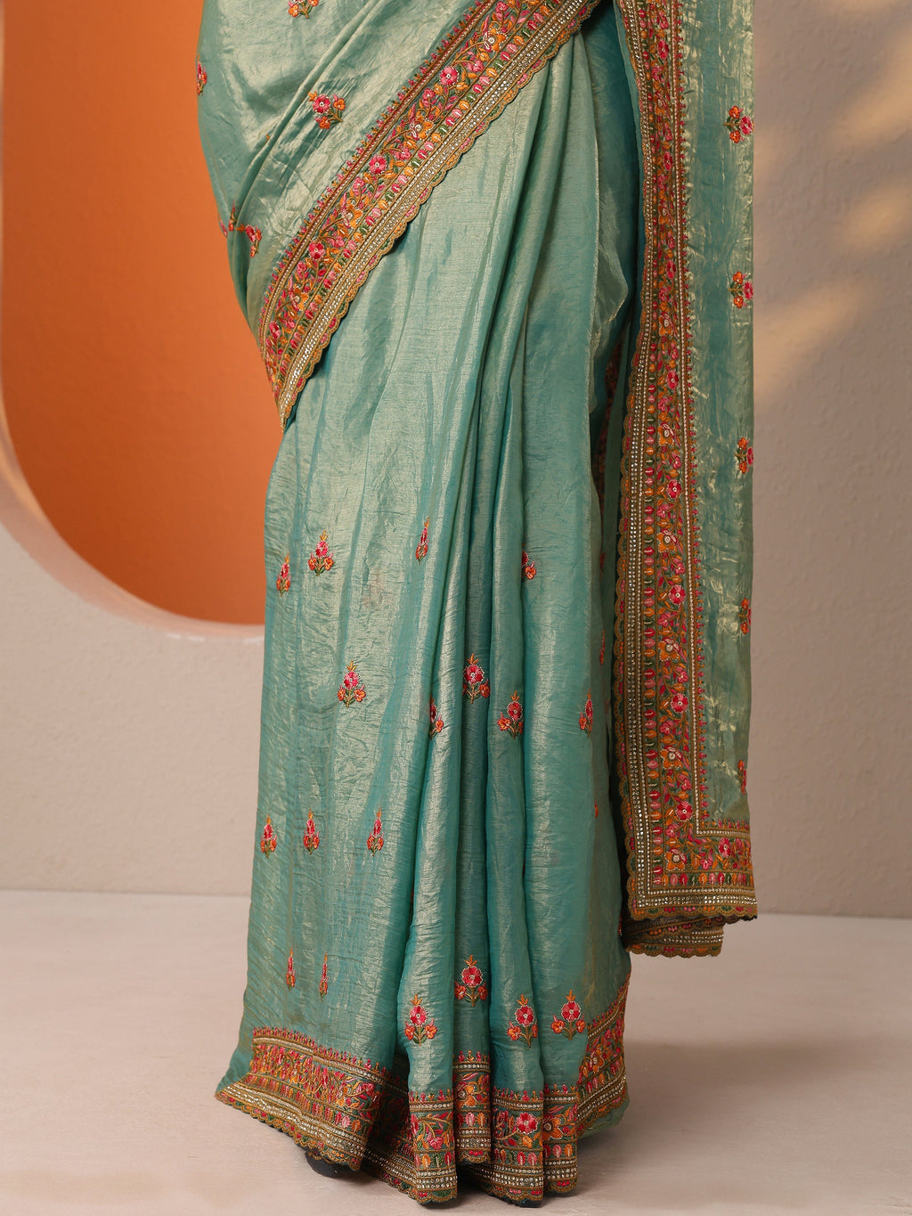 Green Embroidered Organza Saree With Unstitched Blouse Piece
