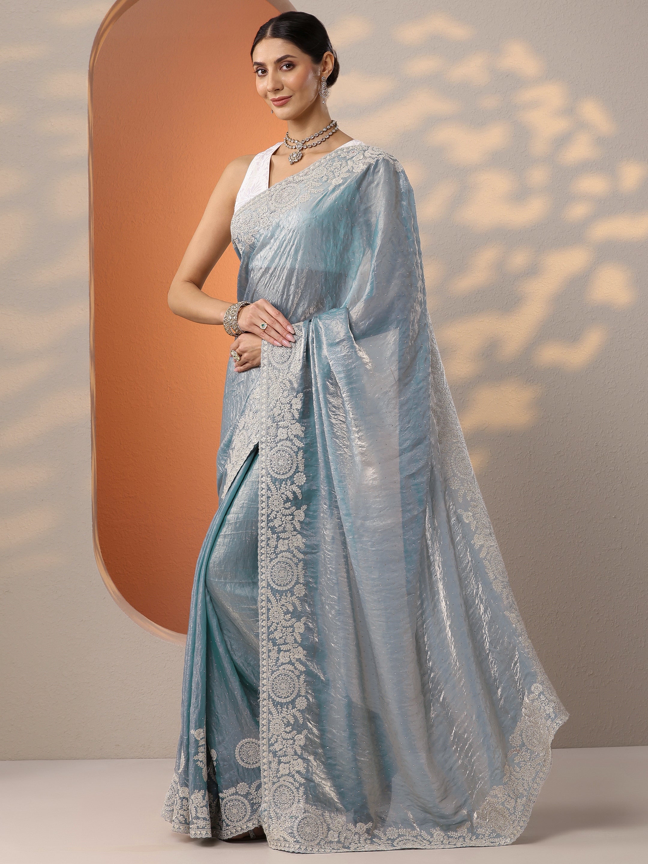 Blue Embellished Organza Saree With Unstitched Blouse Piece