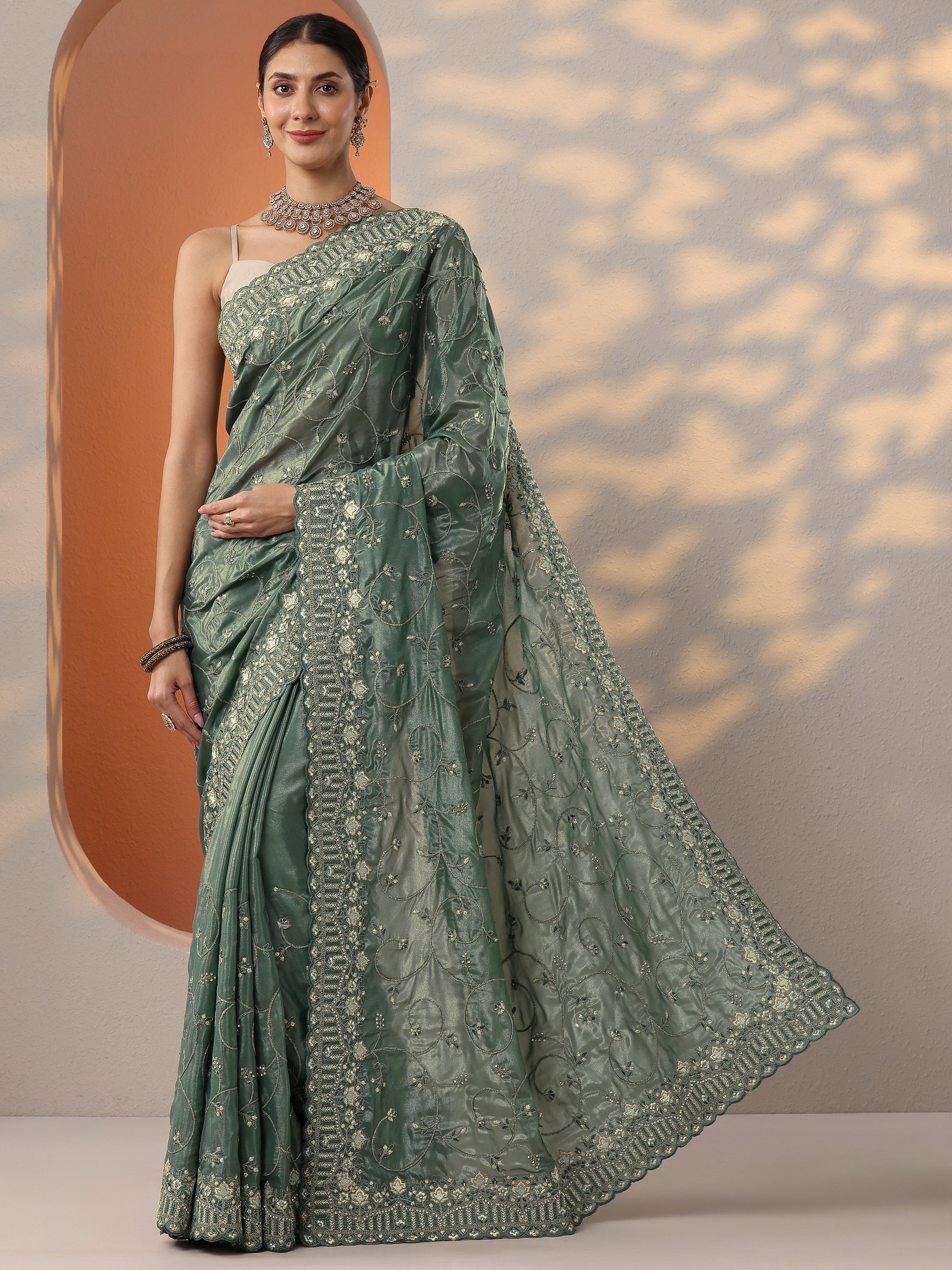 Green Embroidered Organza Saree With Unstitched Blouse Piece