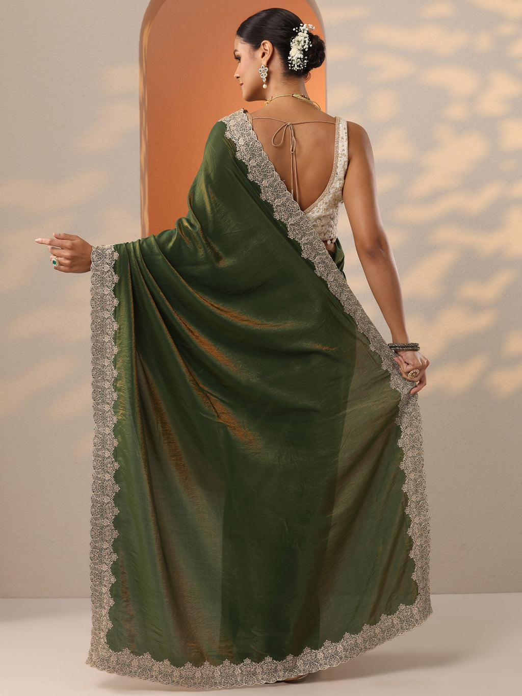 Green Solid Organza Saree With Unstitched Blouse Piece