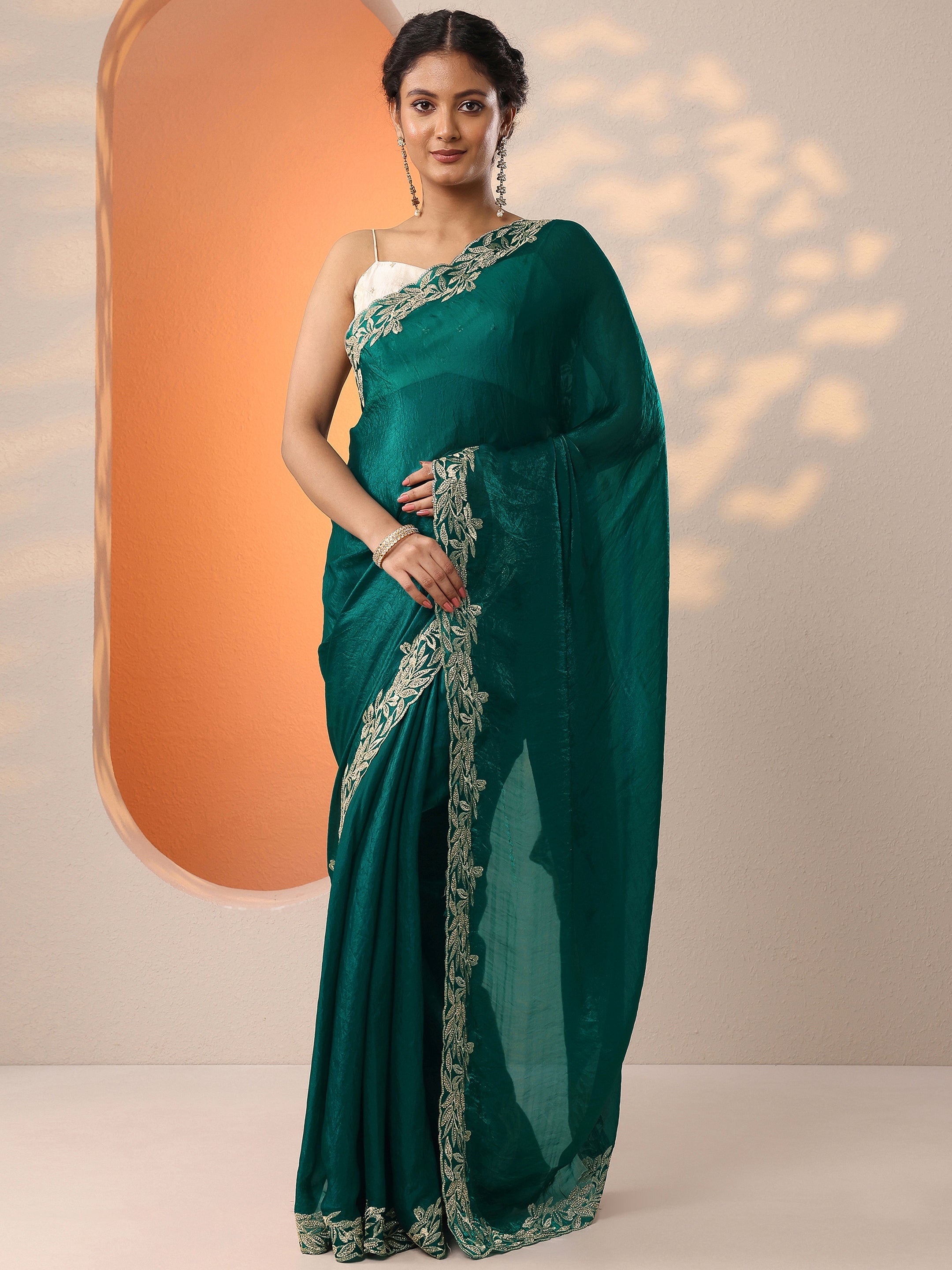 Green Embroidered Organza Saree With Unstitched Blouse Piece