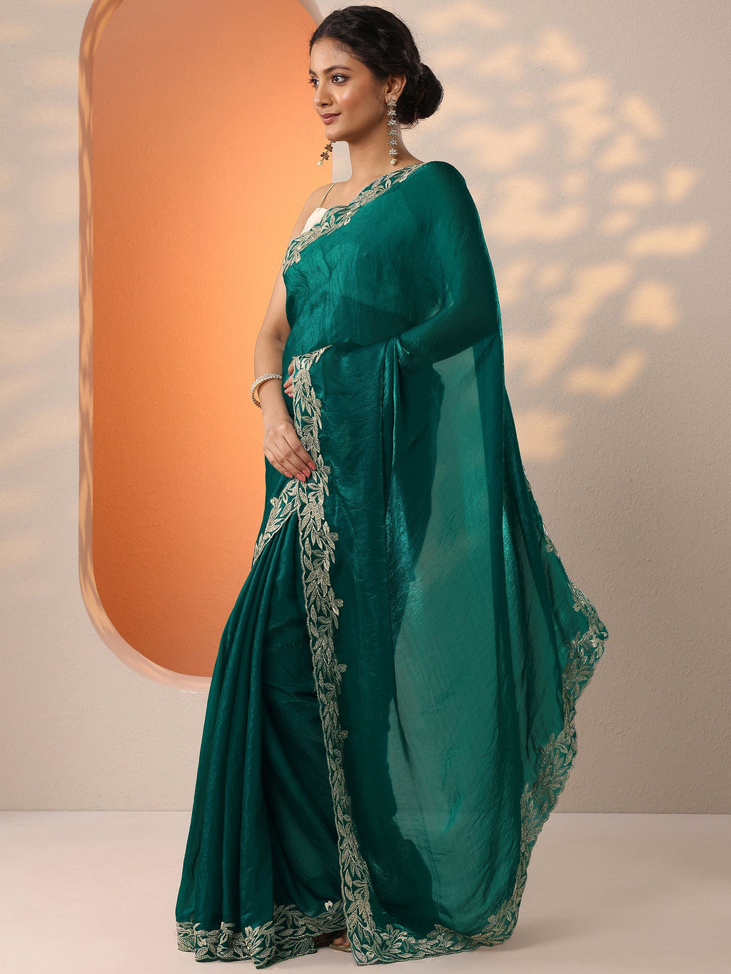 Green Embroidered Organza Saree With Unstitched Blouse Piece