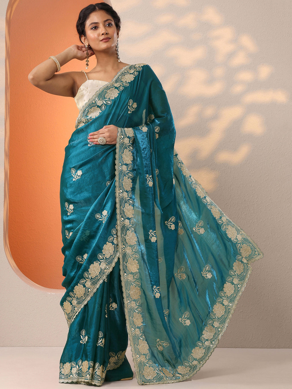 Green Embroidered Organza Saree With Unstitched Blouse Piece