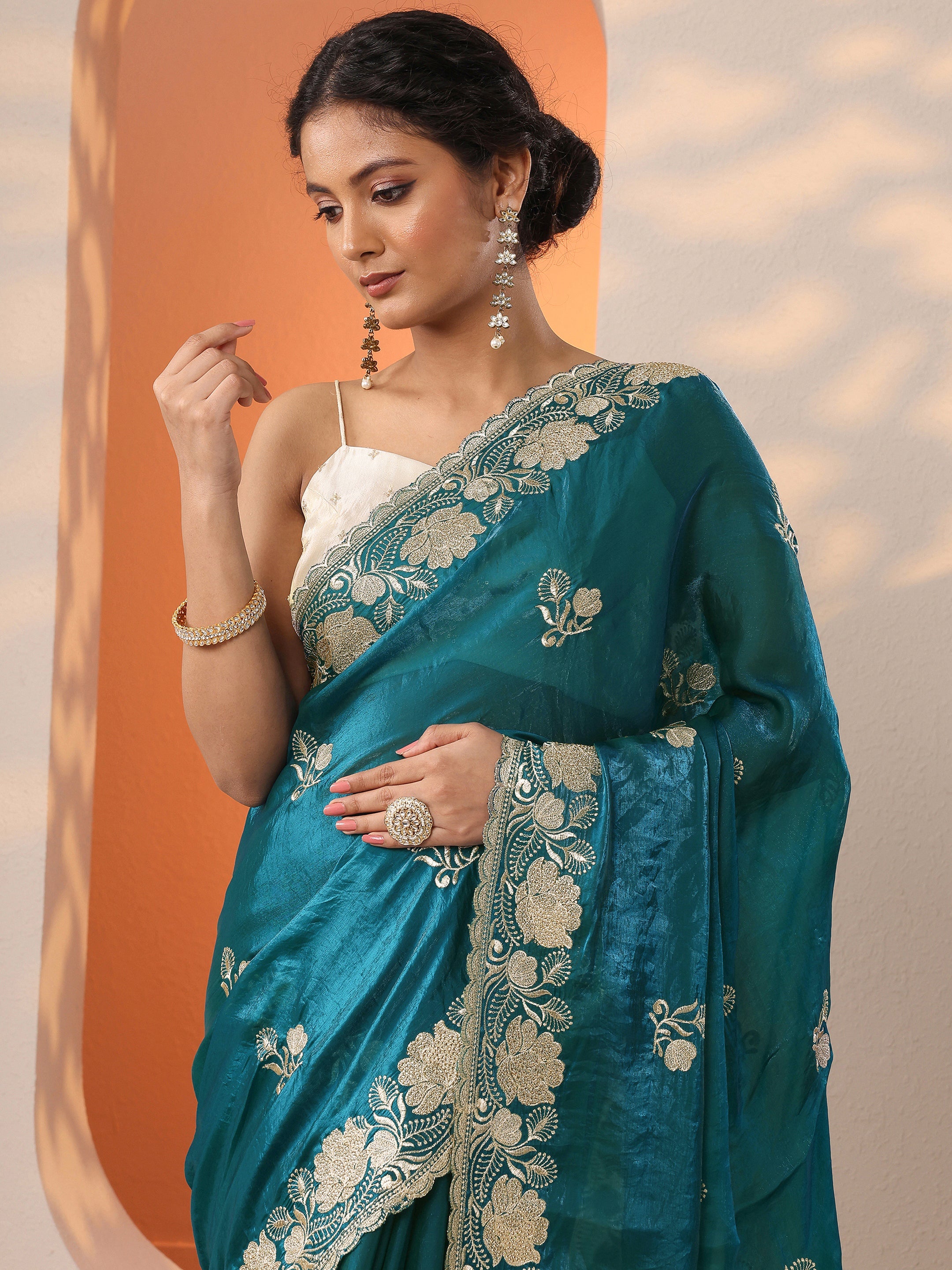Green Embroidered Organza Saree With Unstitched Blouse Piece
