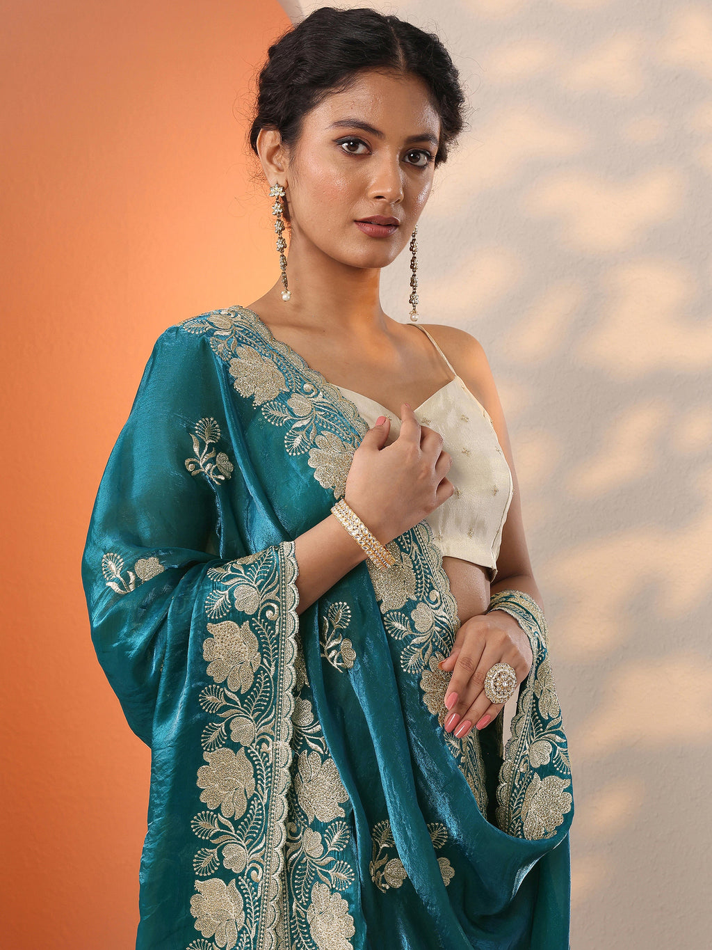 Green Embroidered Organza Saree With Unstitched Blouse Piece