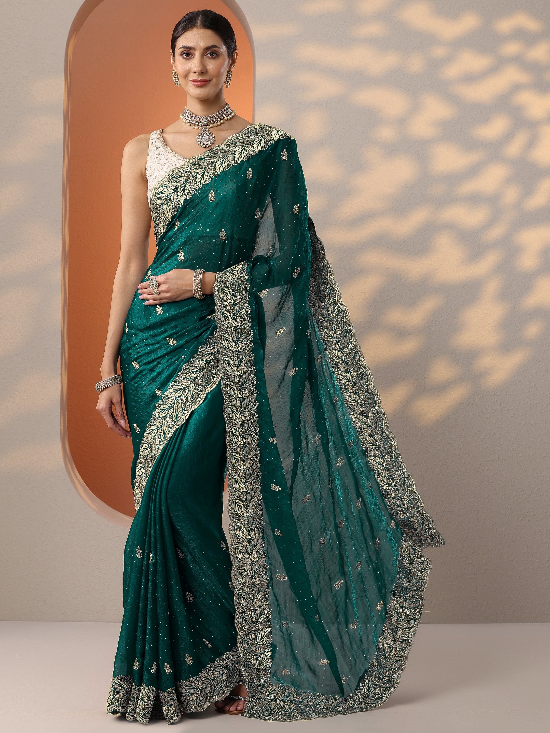 Green Embroidered Silk Blend Saree With Unstitched Blouse Piece
