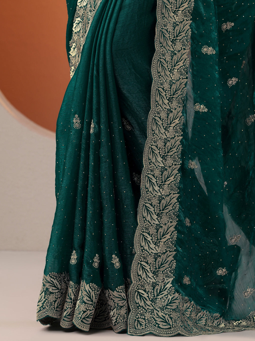 Green Embroidered Silk Blend Saree With Unstitched Blouse Piece