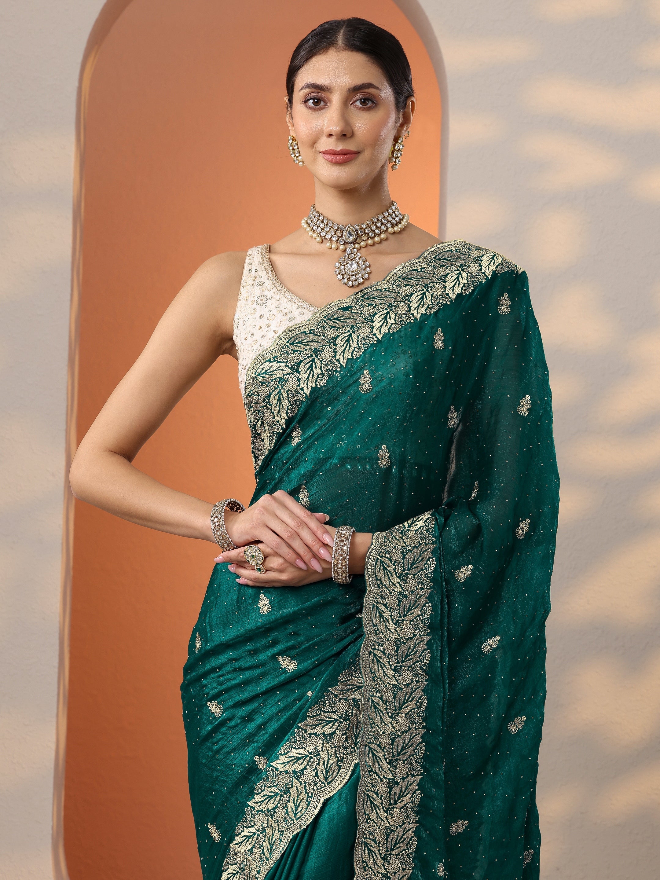 Green Embroidered Silk Blend Saree With Unstitched Blouse Piece