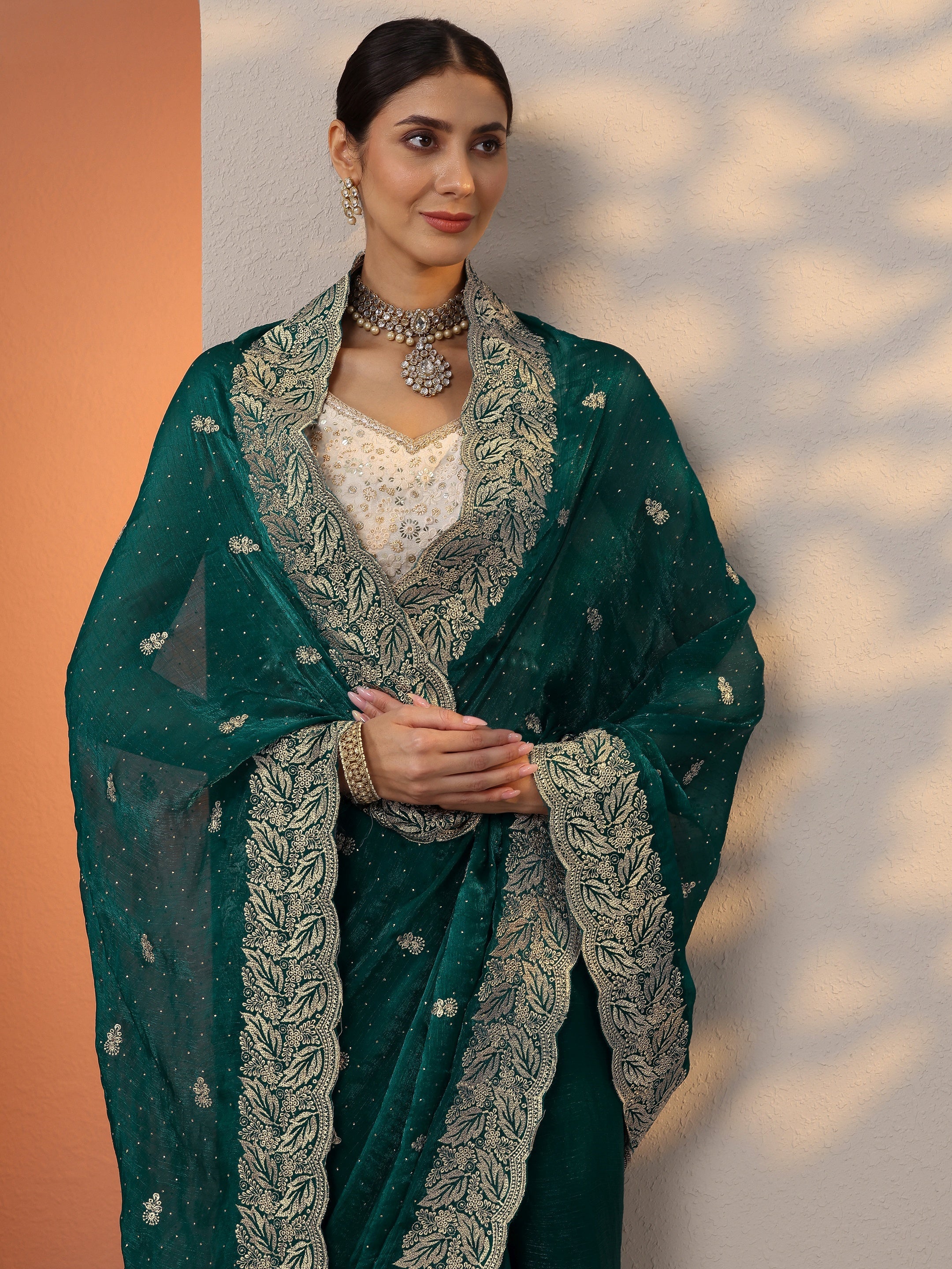 Green Embroidered Silk Blend Saree With Unstitched Blouse Piece