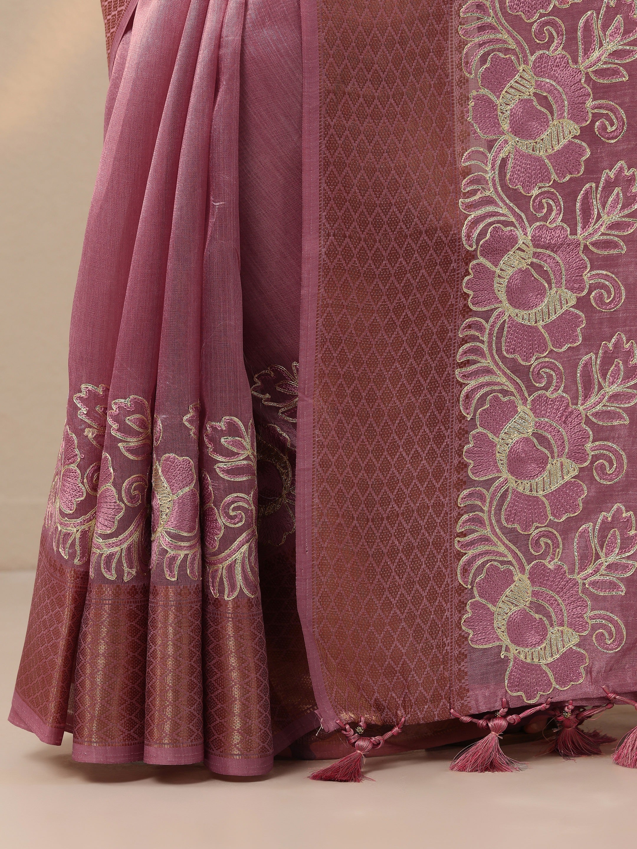 Pink Embroidered Silk Blend Saree With Unstitched Blouse Piece