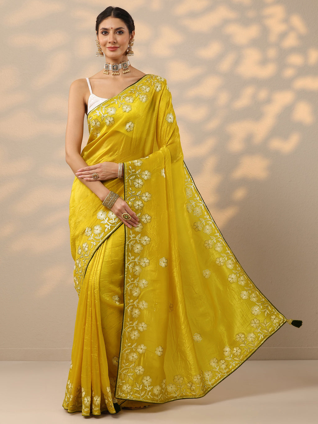 Green Embroidered Organza Saree With Unstitched Blouse Piece