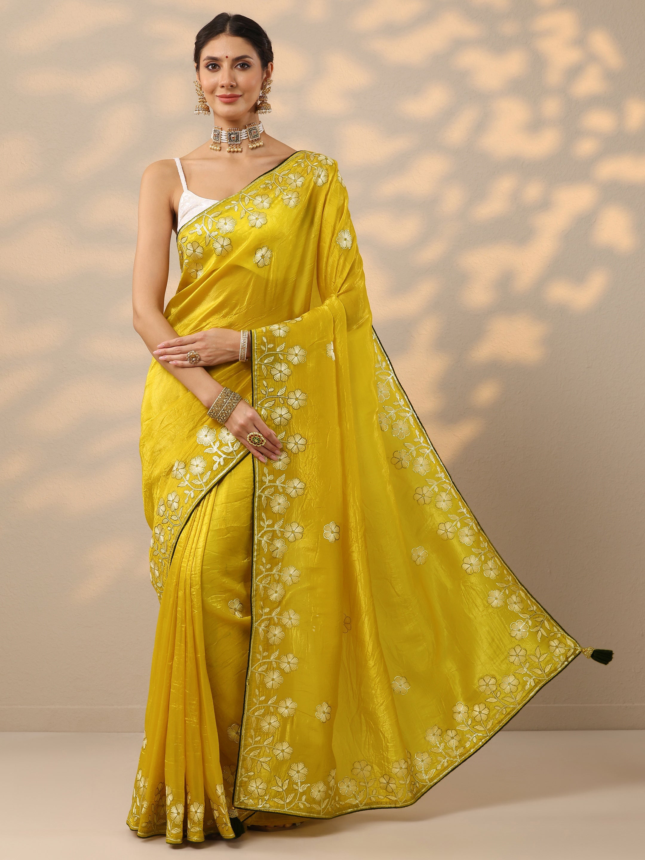 Green Embroidered Organza Saree With Unstitched Blouse Piece