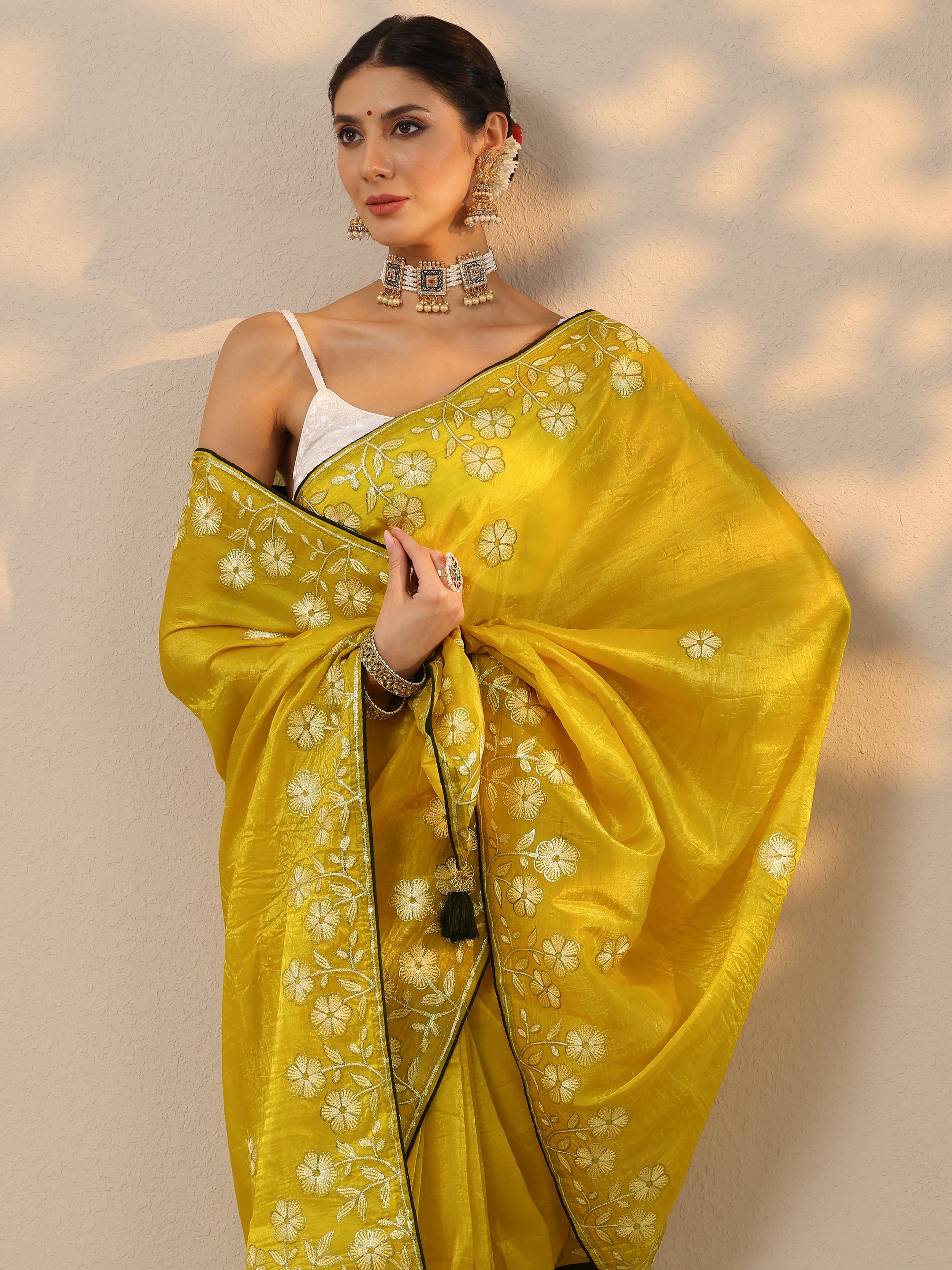 Green Embroidered Organza Saree With Unstitched Blouse Piece