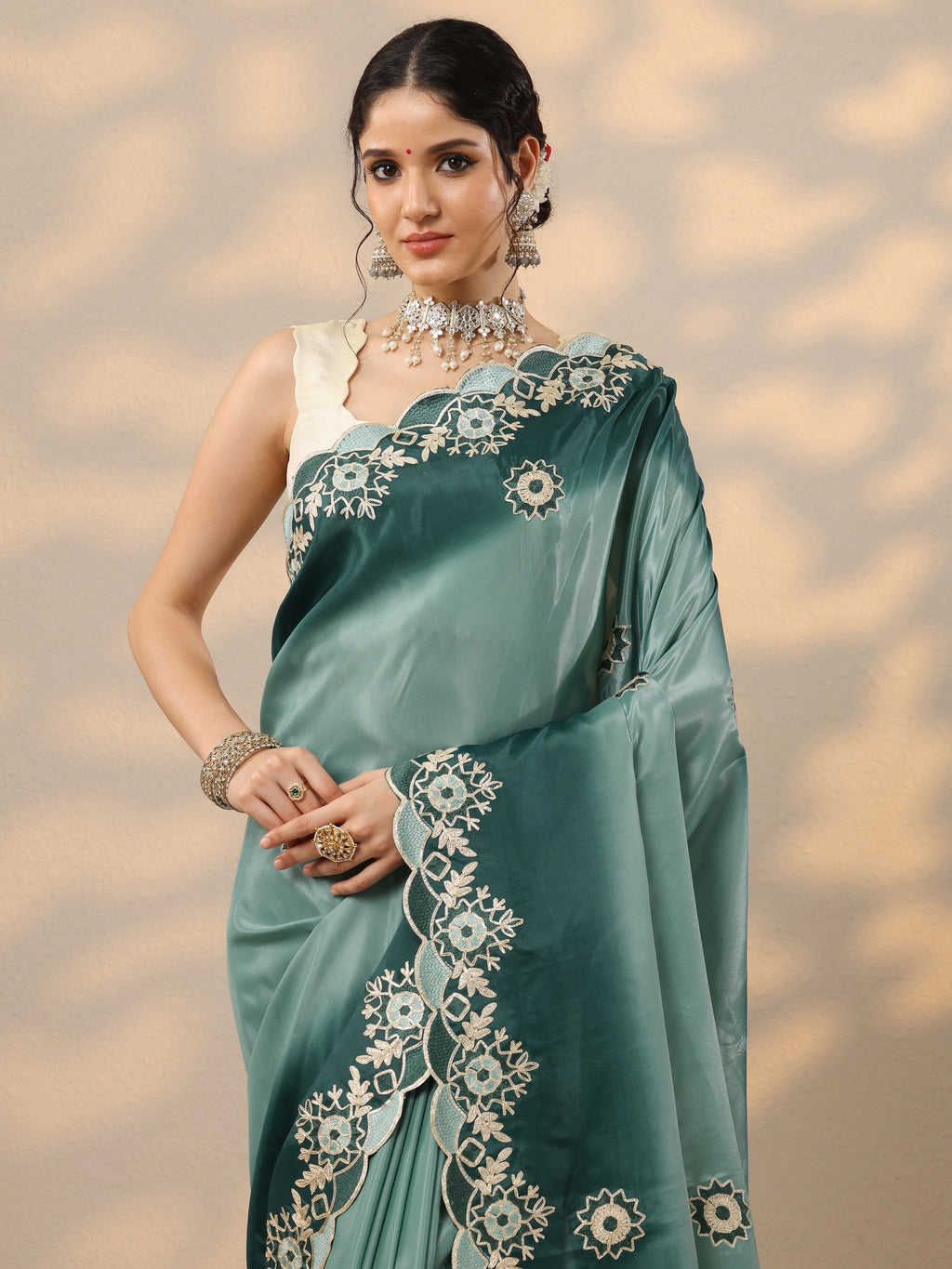 Green Embroidered Silk Blend Saree With Unstitched Blouse Piece