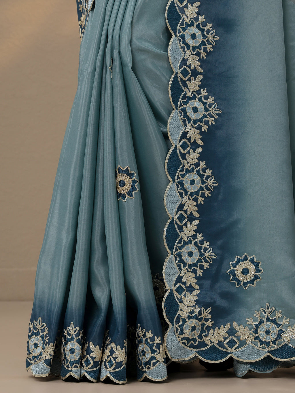 Blue Embroidered Silk Blend Saree With Unstitched Blouse Piece