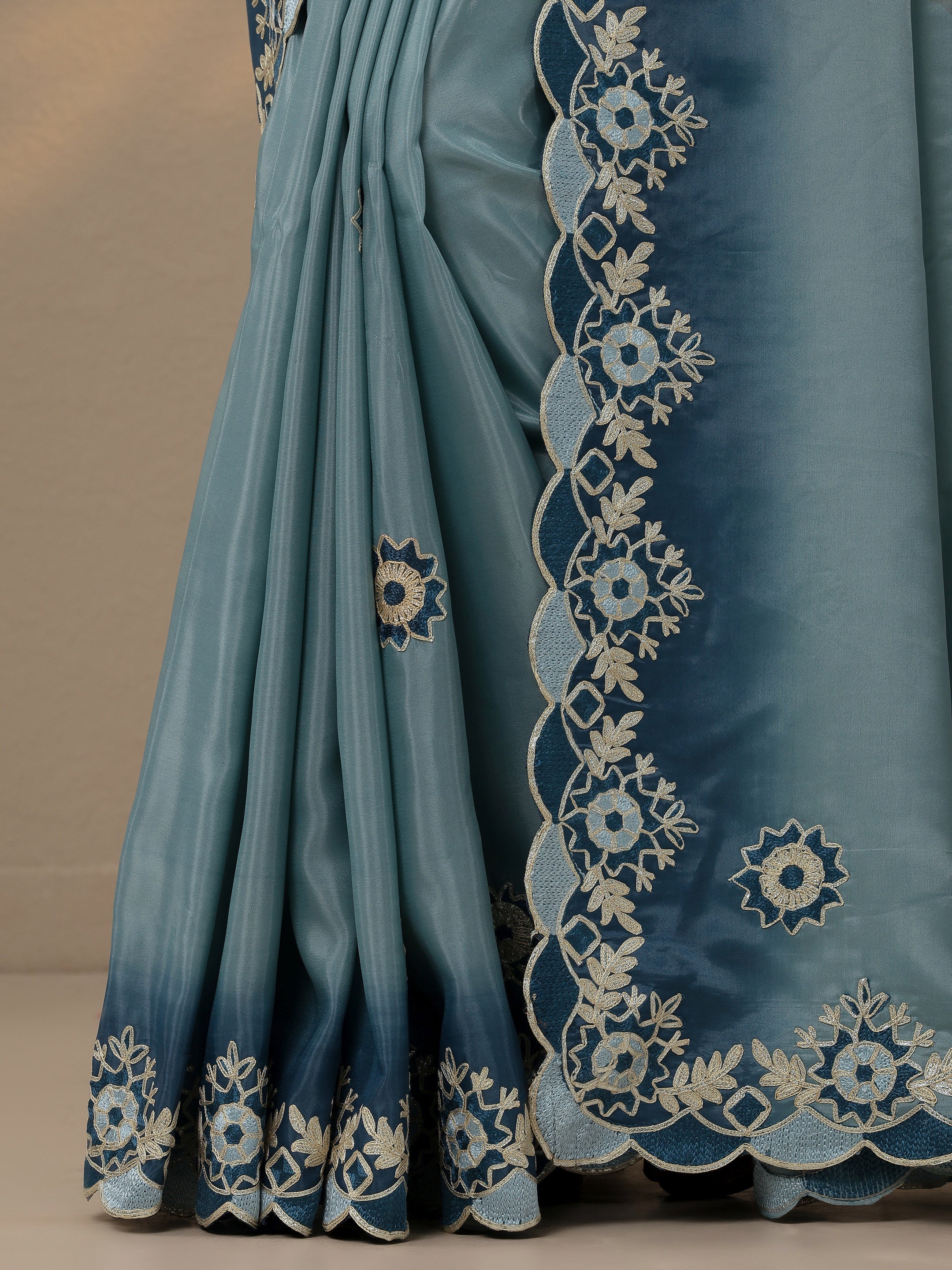 Blue Embroidered Silk Blend Saree With Unstitched Blouse Piece