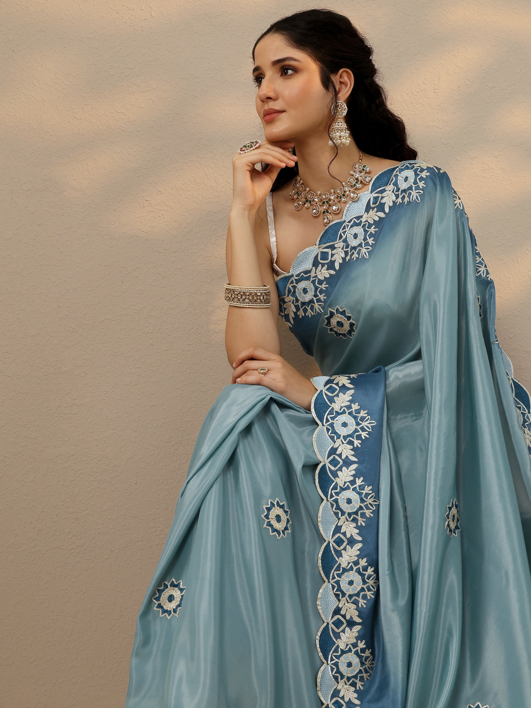 Blue Embroidered Silk Blend Saree With Unstitched Blouse Piece