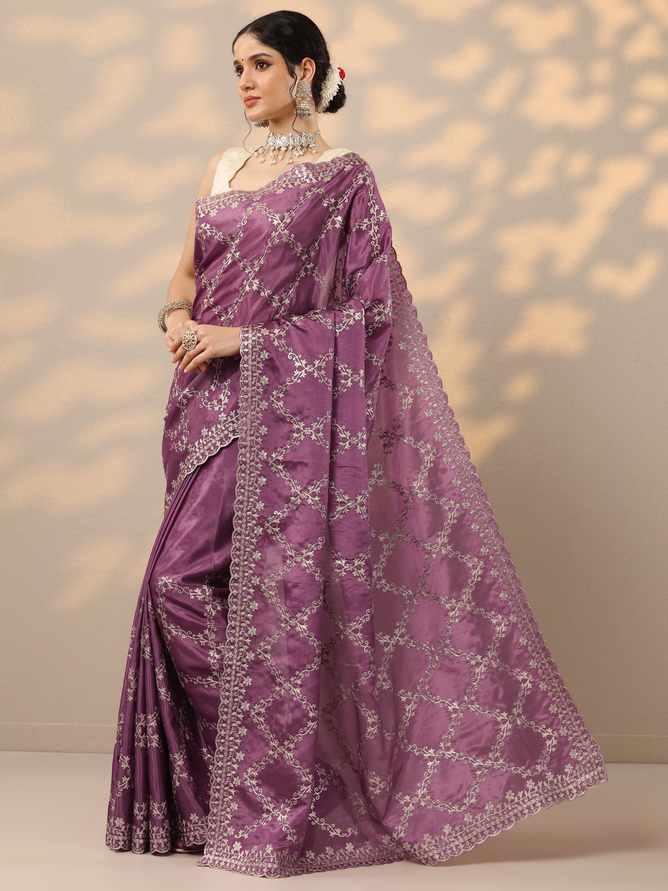 Mauve Embroidered Silk Blend Saree With Unstitched Blouse Piece