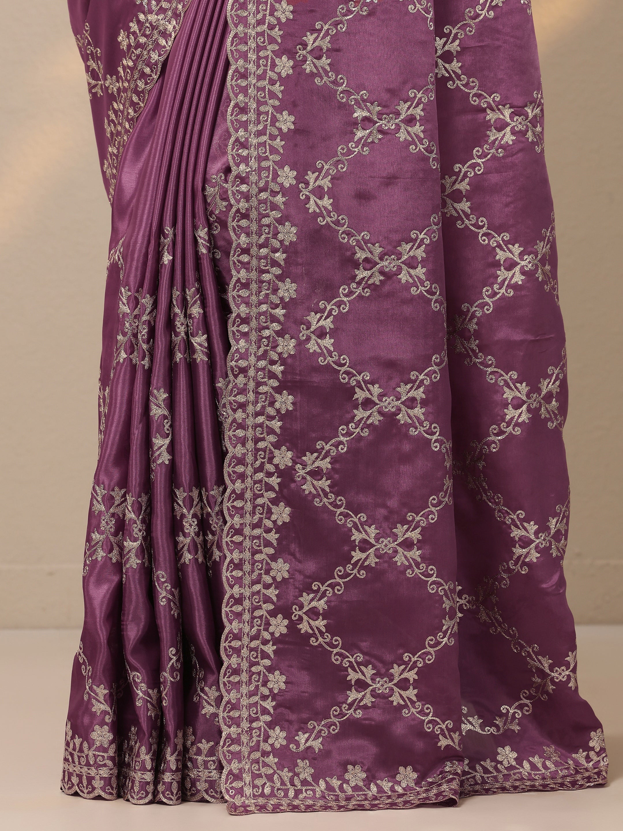 Mauve Embroidered Silk Blend Saree With Unstitched Blouse Piece