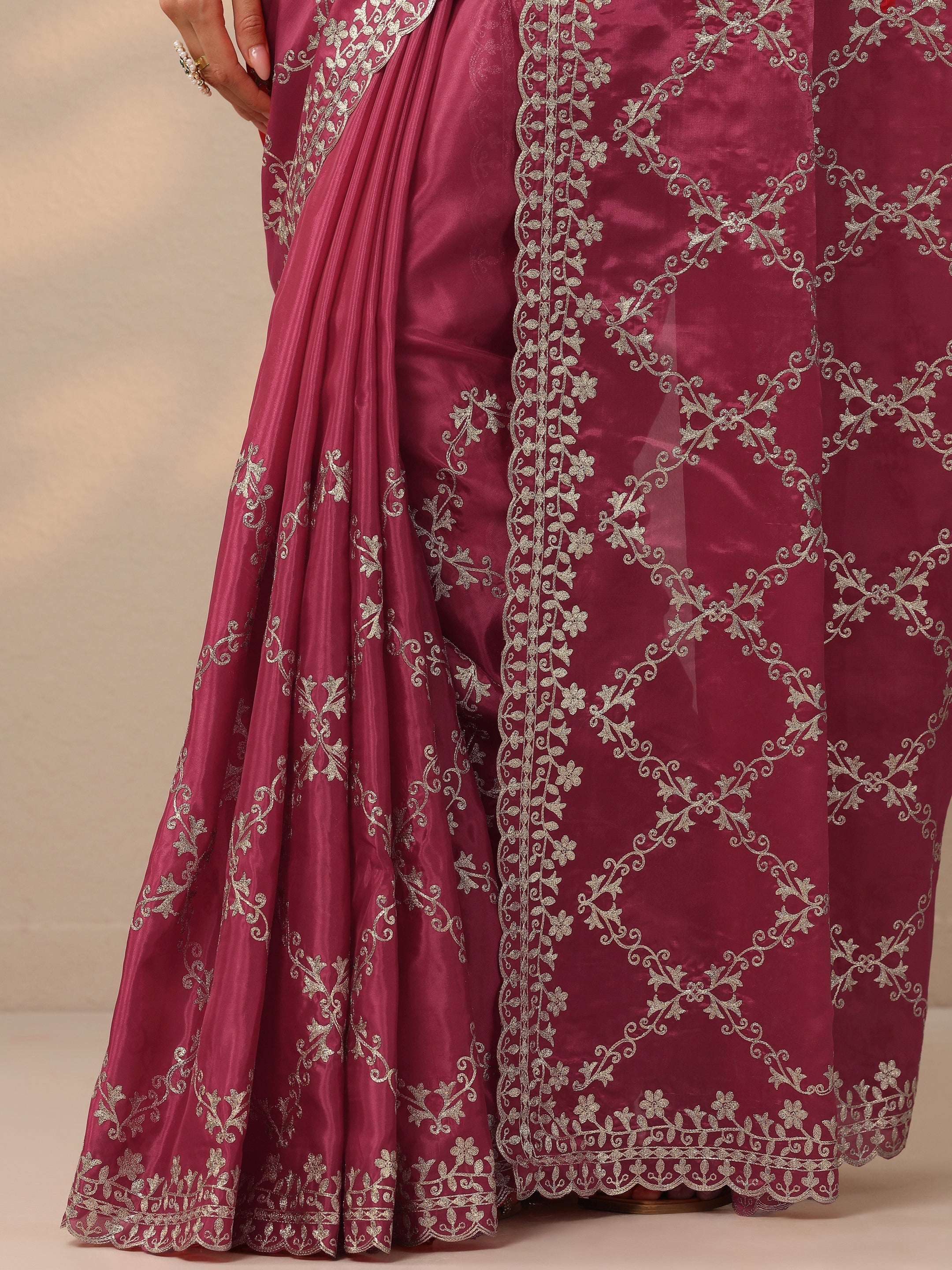 Pink Embroidered Silk Blend Saree With Unstitched Blouse Piece