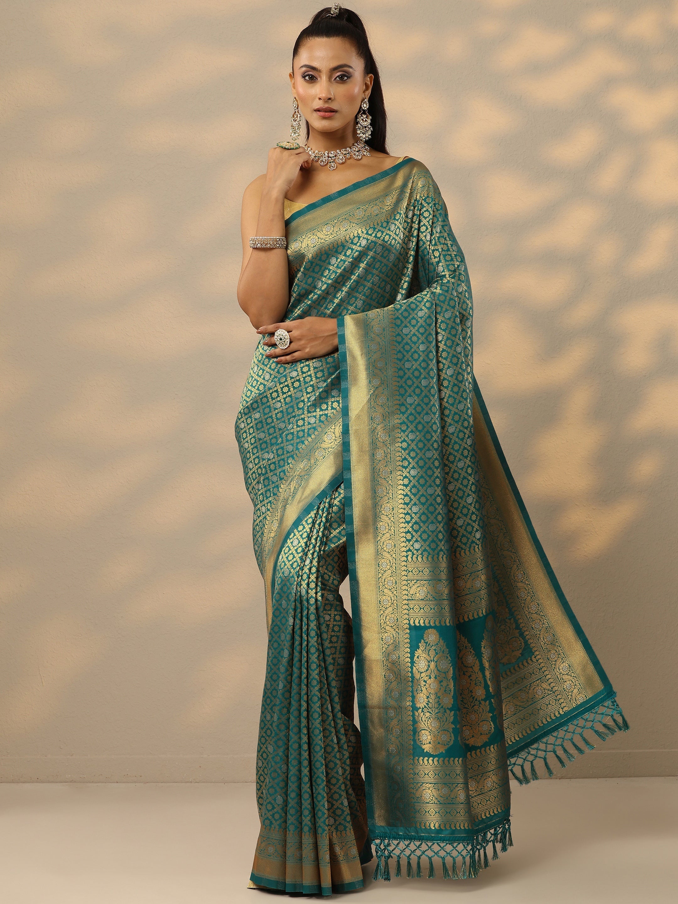 Green Woven Design Banarasi Silk Blend Saree With Unstitched Blouse Piece