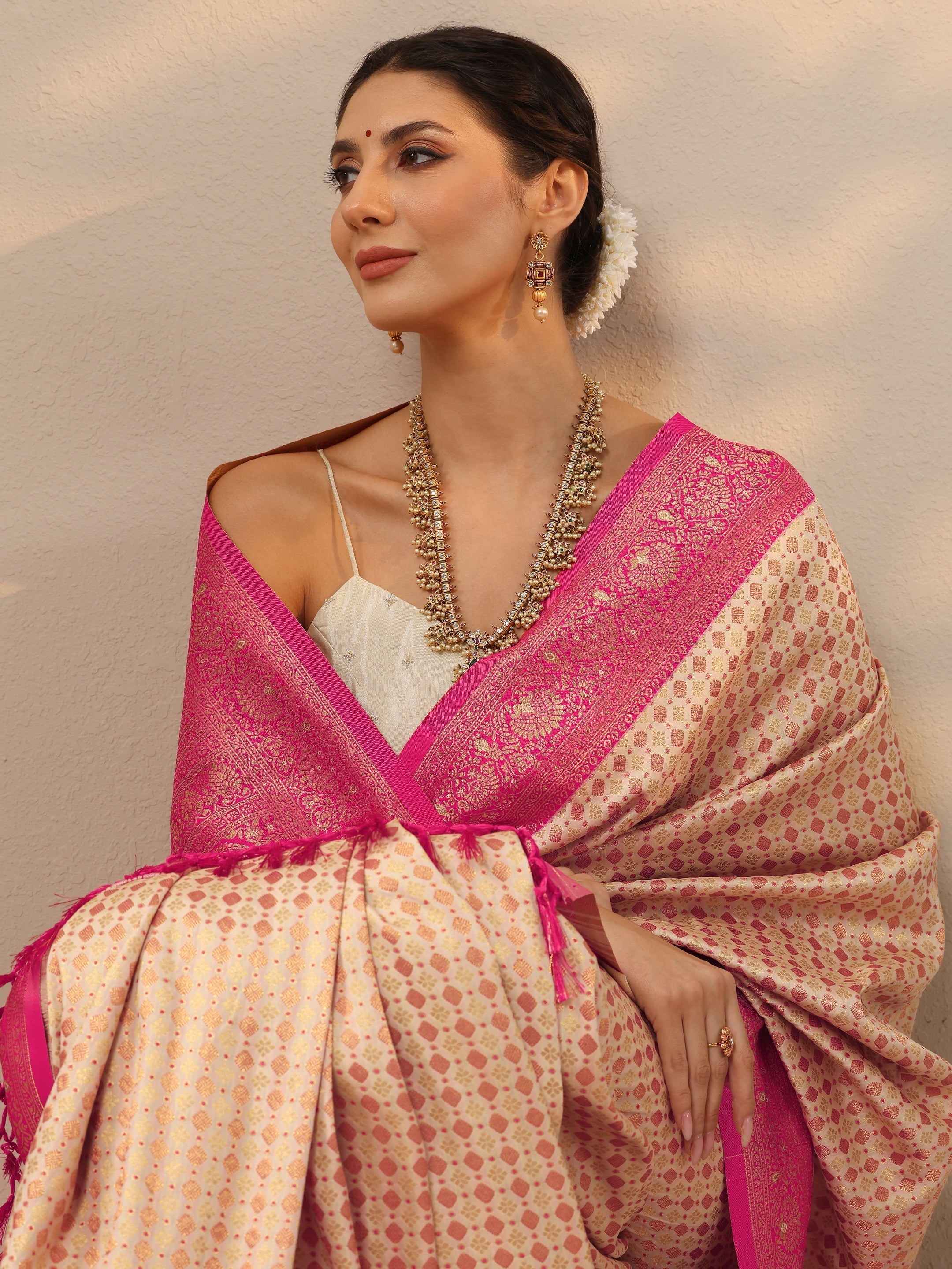 Off White Woven Design Banarasi Silk Blend Saree With Unstitched Blouse Piece