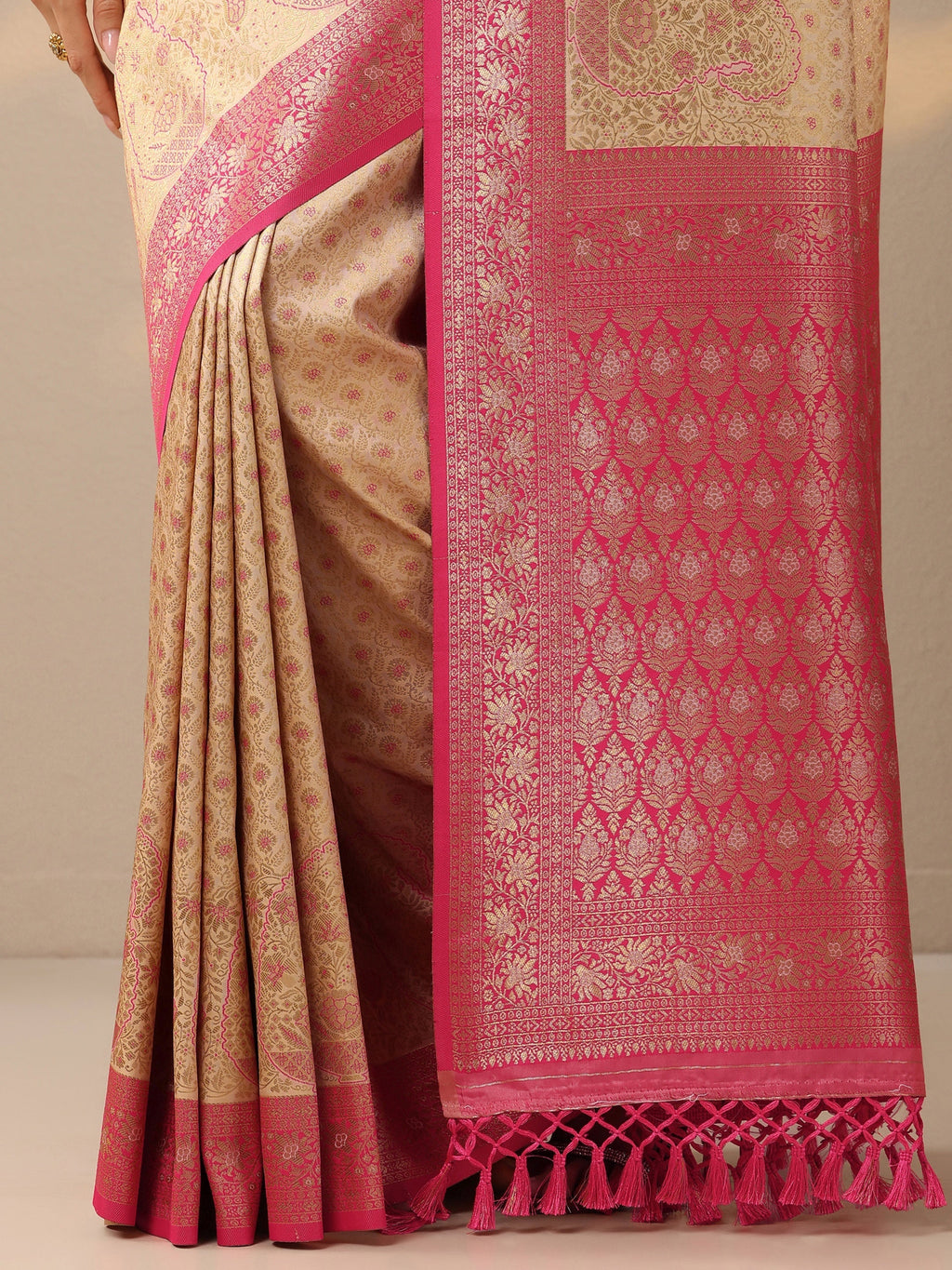 Off White Woven Design Banarasi Silk Blend Saree With Unstitched Blouse Piece