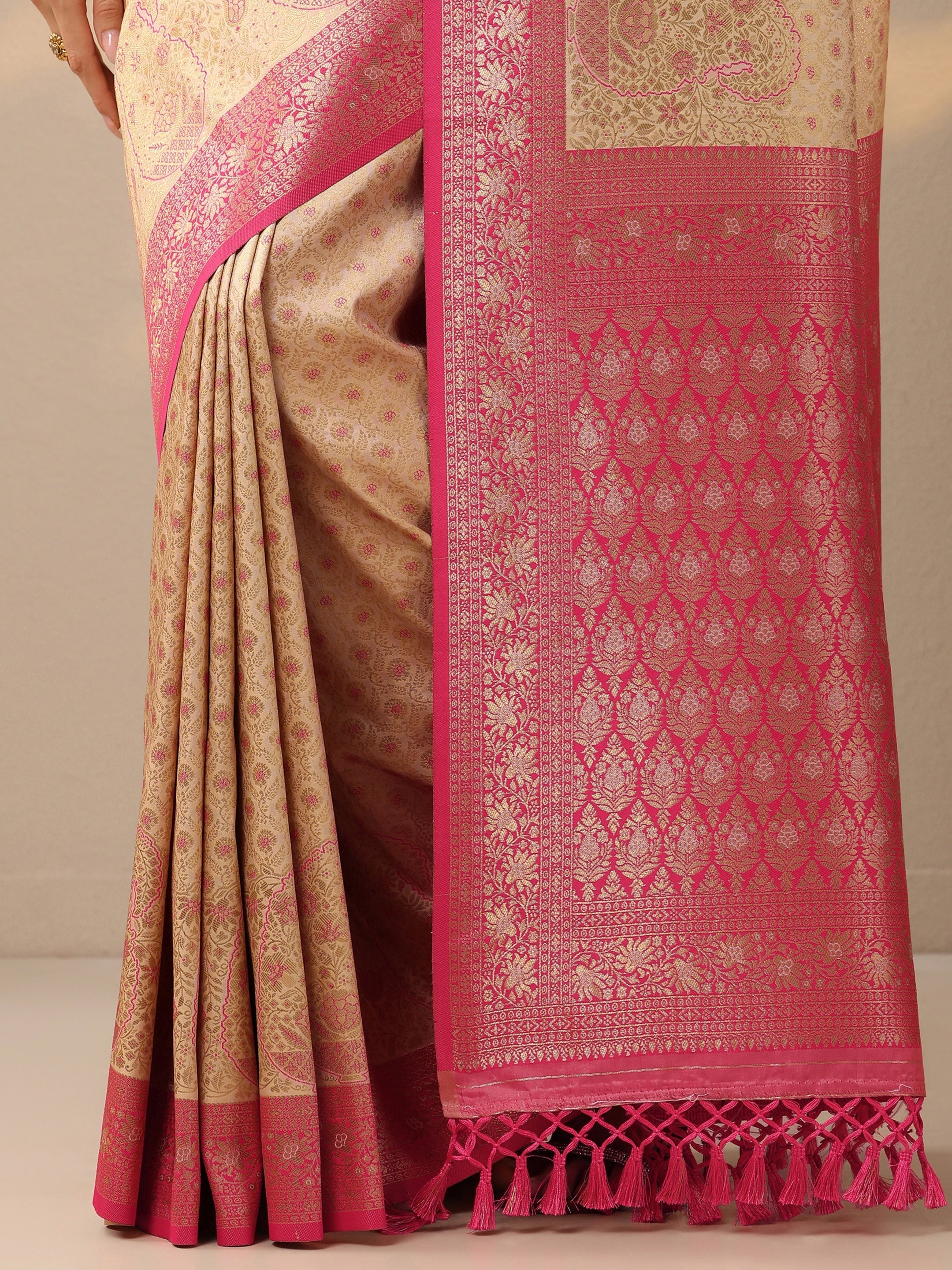 Off White Woven Design Banarasi Silk Blend Saree With Unstitched Blouse Piece