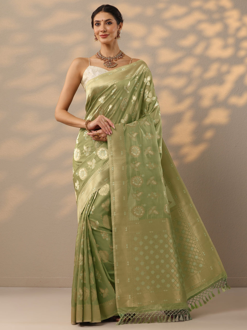 Green Woven Design Banarasi Silk Blend Saree With Unstitched Blouse Piece