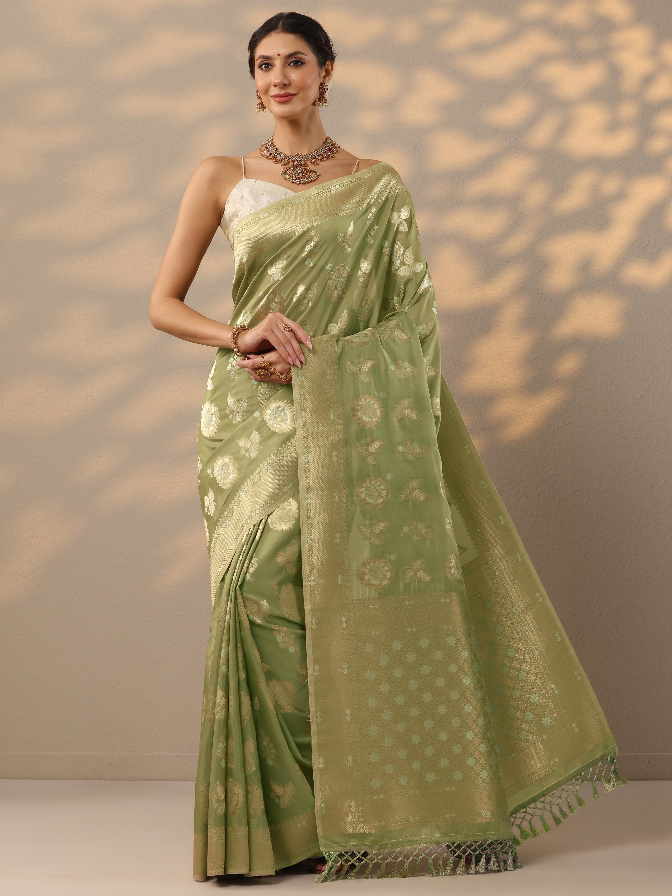 Green Woven Design Banarasi Silk Blend Saree With Unstitched Blouse Piece