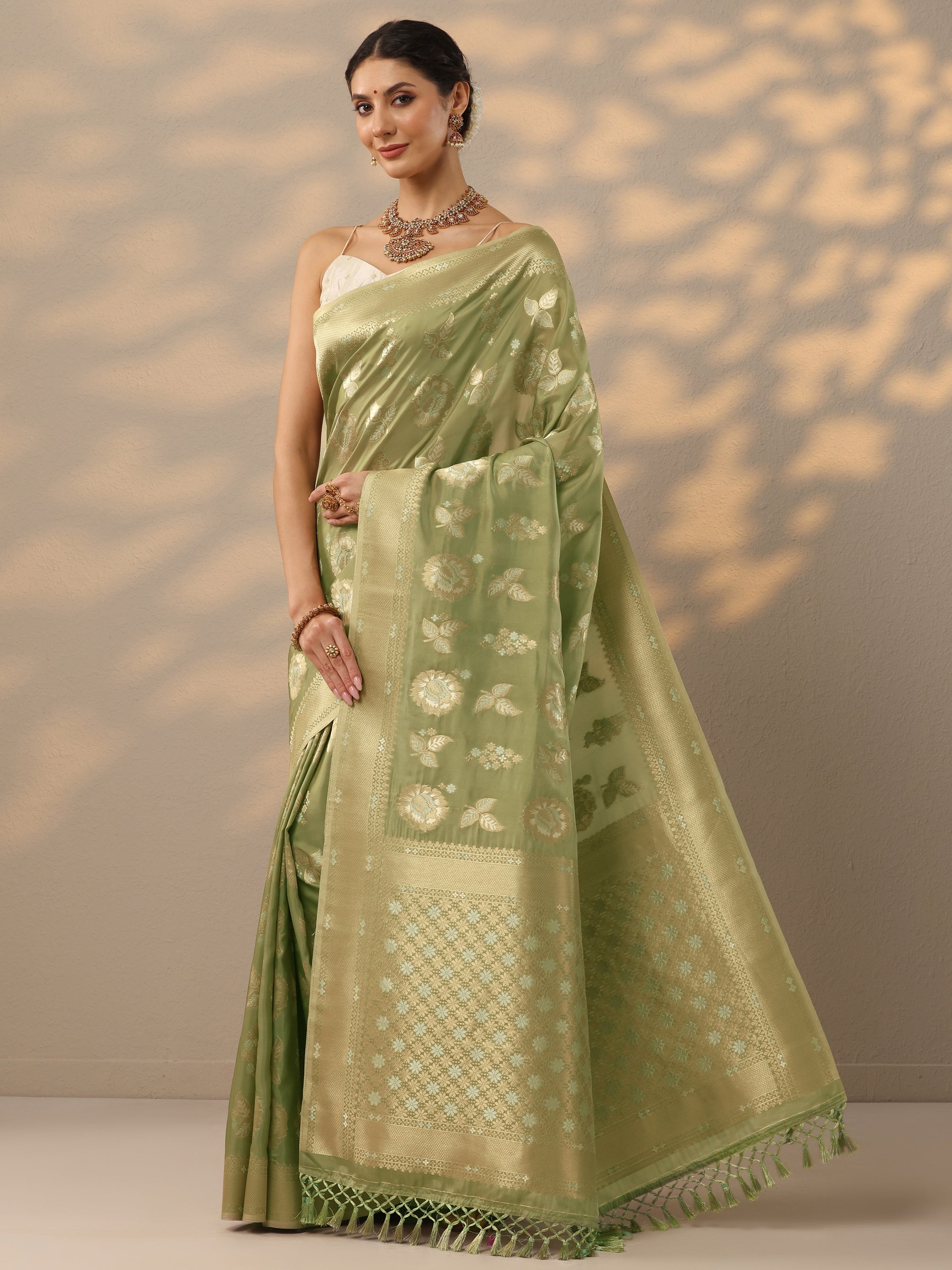 Green Woven Design Banarasi Silk Blend Saree With Unstitched Blouse Piece