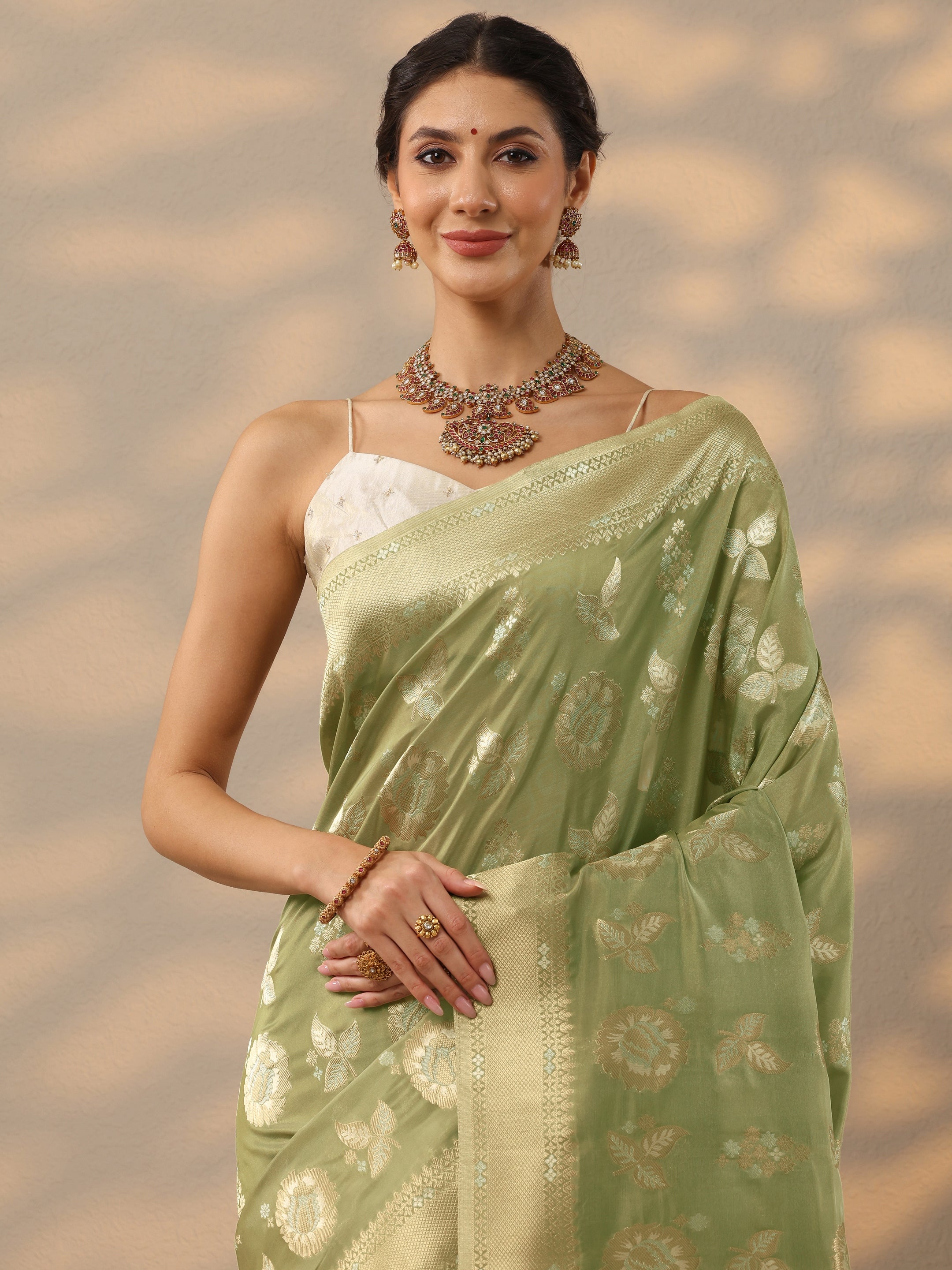 Green Woven Design Banarasi Silk Blend Saree With Unstitched Blouse Piece