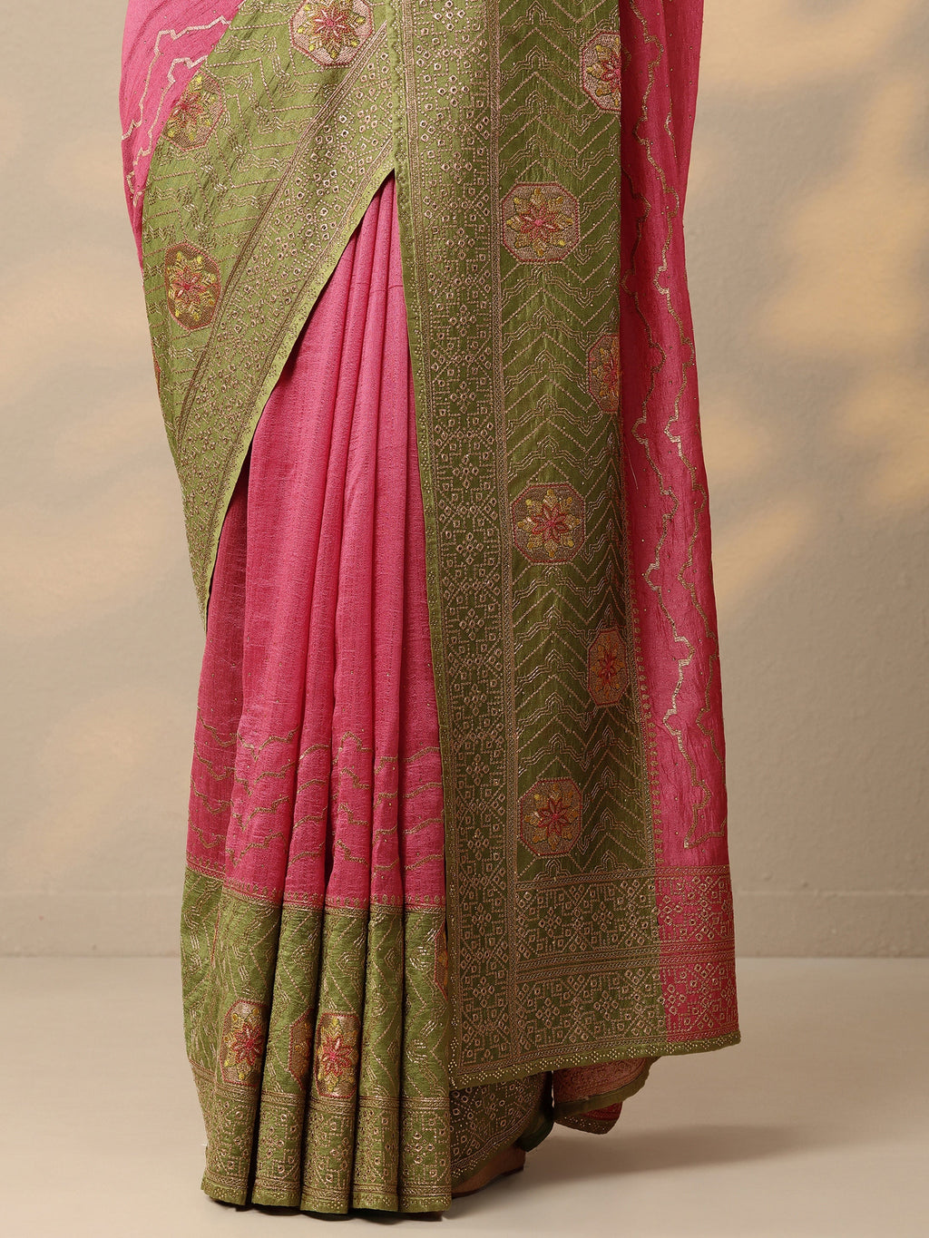 Pink Embellished Silk Blend Saree With Unstitched Blouse Piece