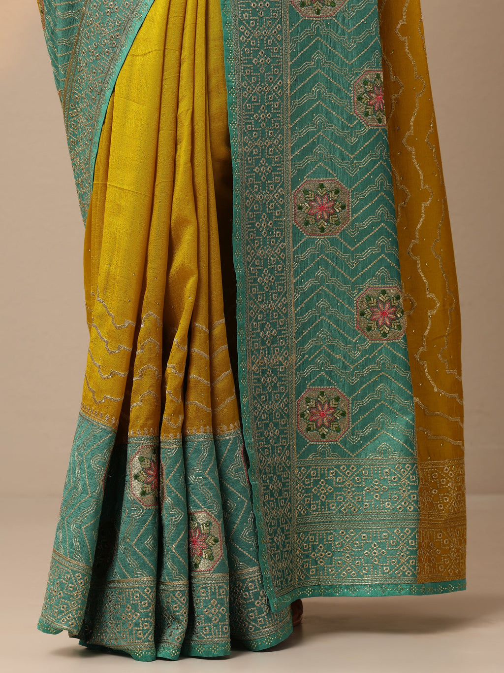 Mustard Embellished Silk blend Saree With Unstitched Blouse Piece