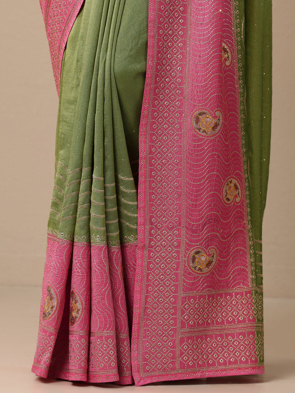 Green Embellished Silk blend Saree With Unstitched Blouse Piece