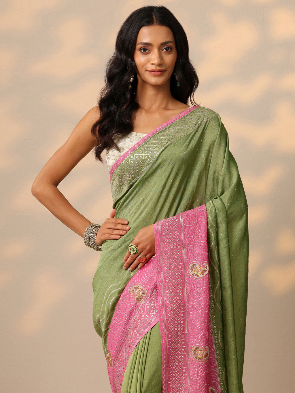 Green Embellished Silk blend Saree With Unstitched Blouse Piece
