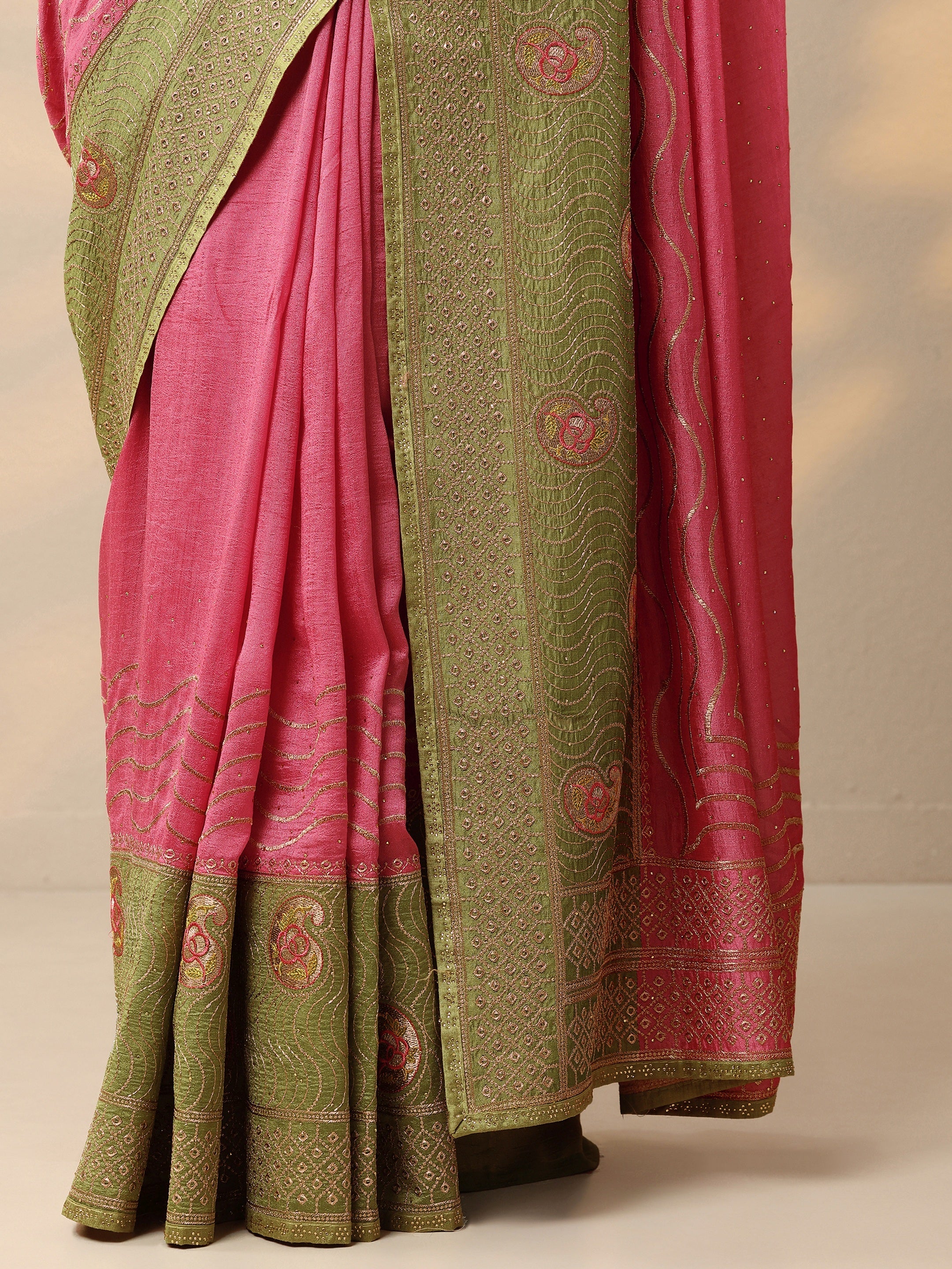 Pink Embellished Silk Blend Saree With Unstitched Blouse Piece