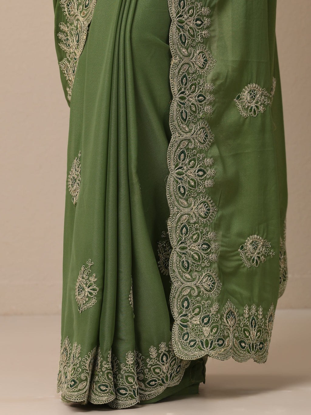 Green Embroidered Silk Blend Sarees With Unstitched Blouse Piece