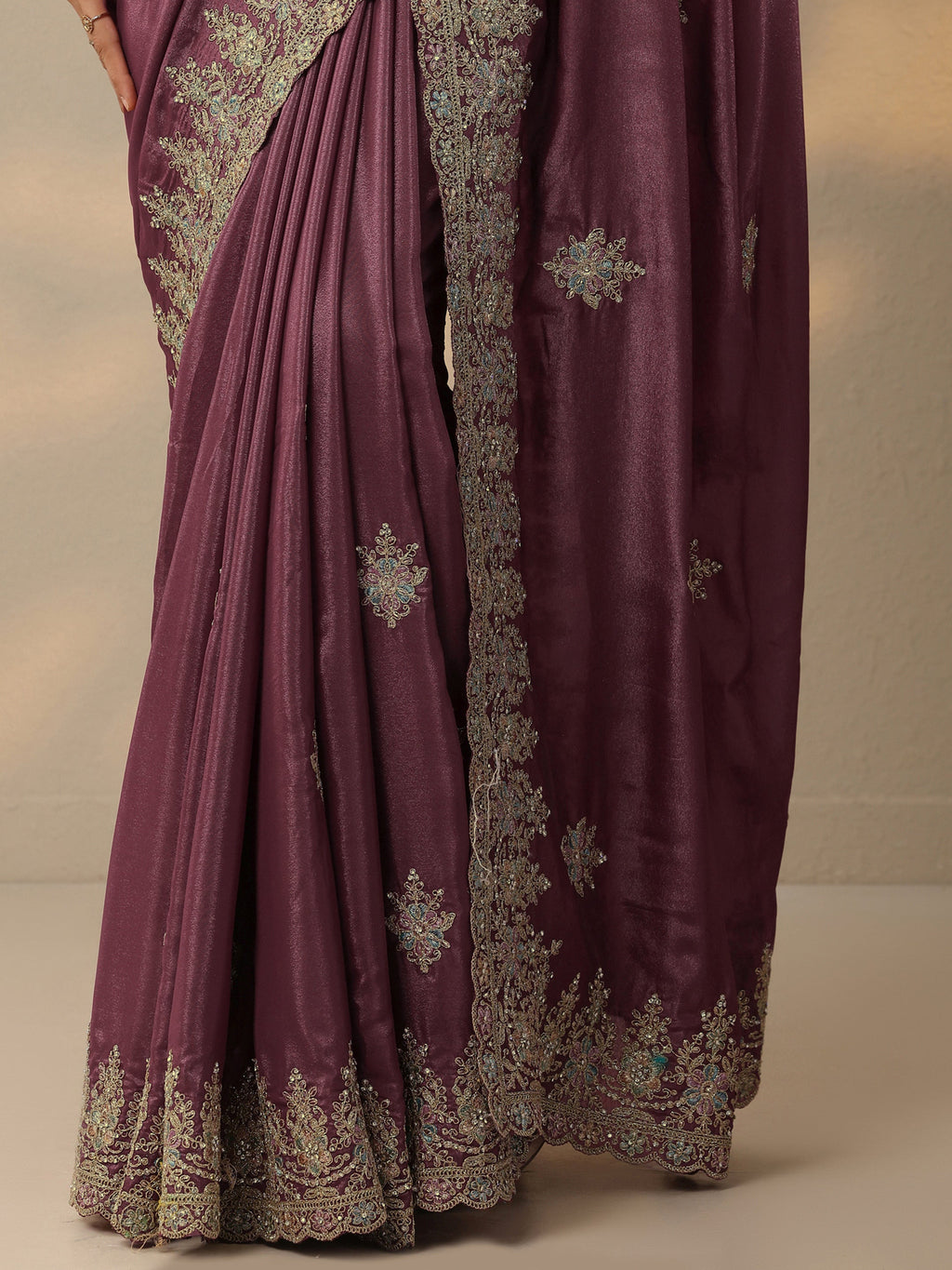 Mauve Embroidered Silk Blend Saree With Unstitched Blouse Piece