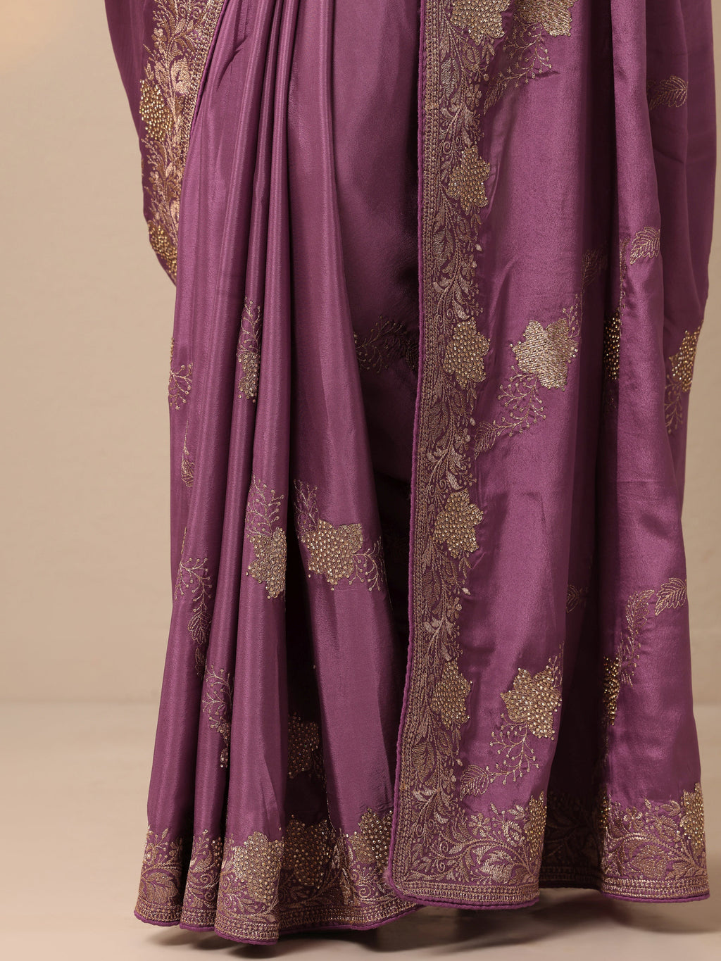 Mauve Embroidered Silk blend Saree With Unstitched Blouse Piece