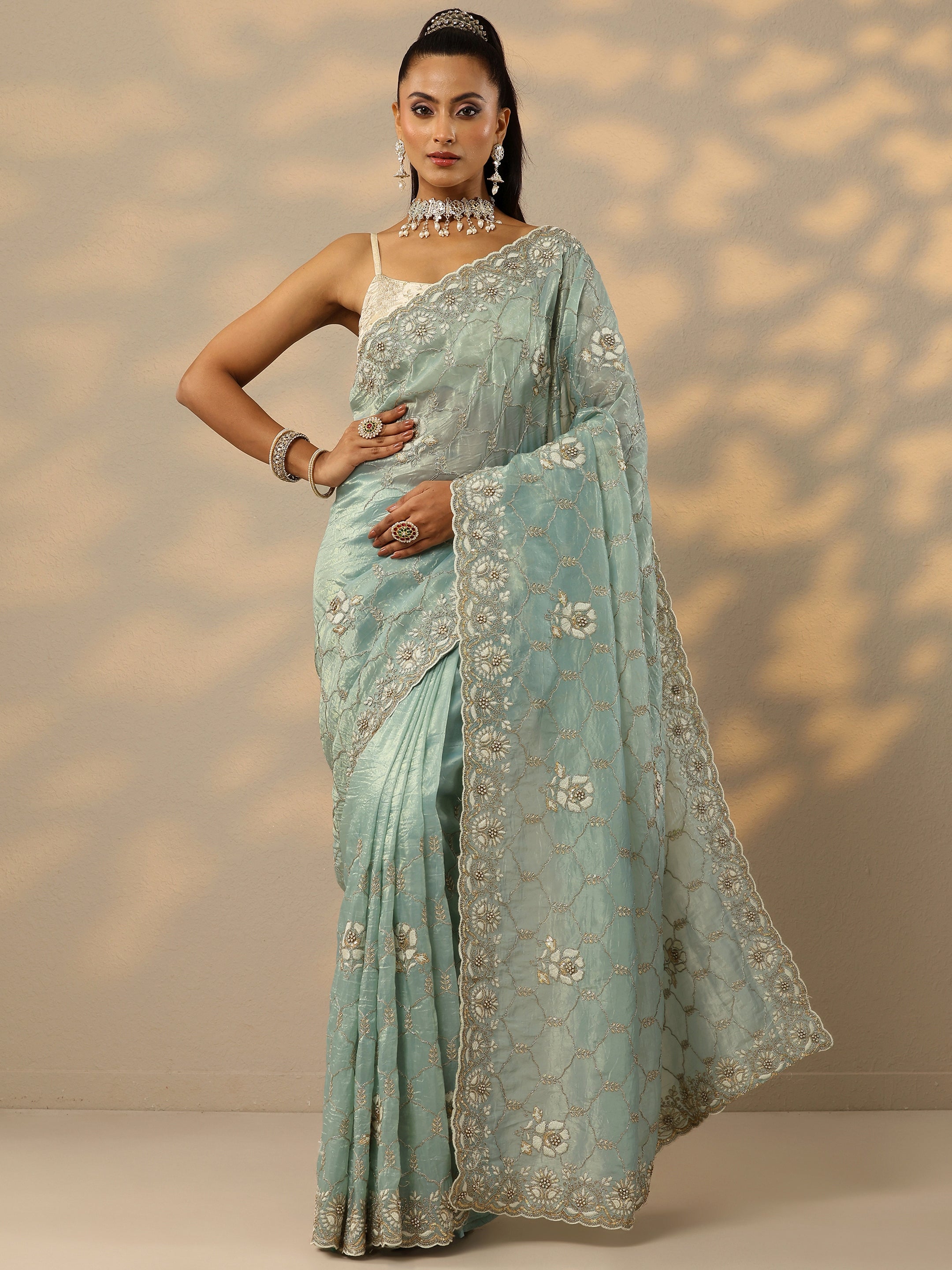 Green Embroidered Organza Saree With Unstitched Blouse Piece