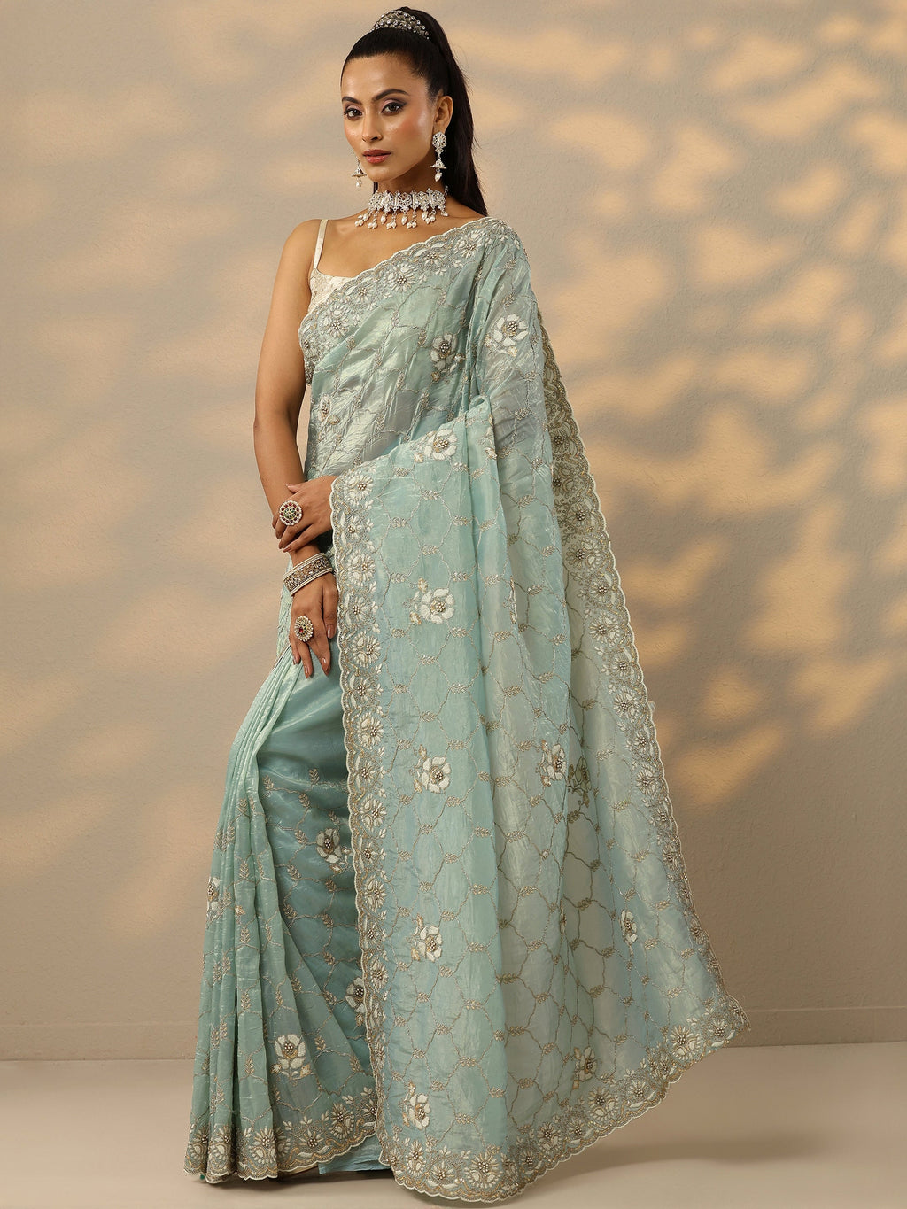 Green Embroidered Organza Saree With Unstitched Blouse Piece