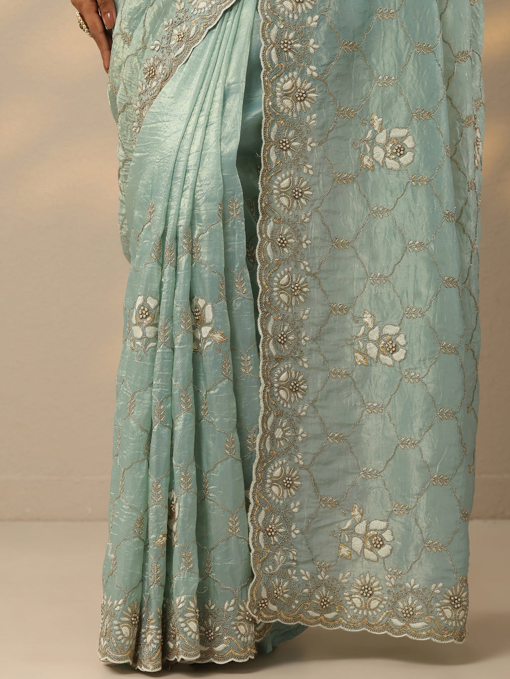 Green Embroidered Organza Saree With Unstitched Blouse Piece