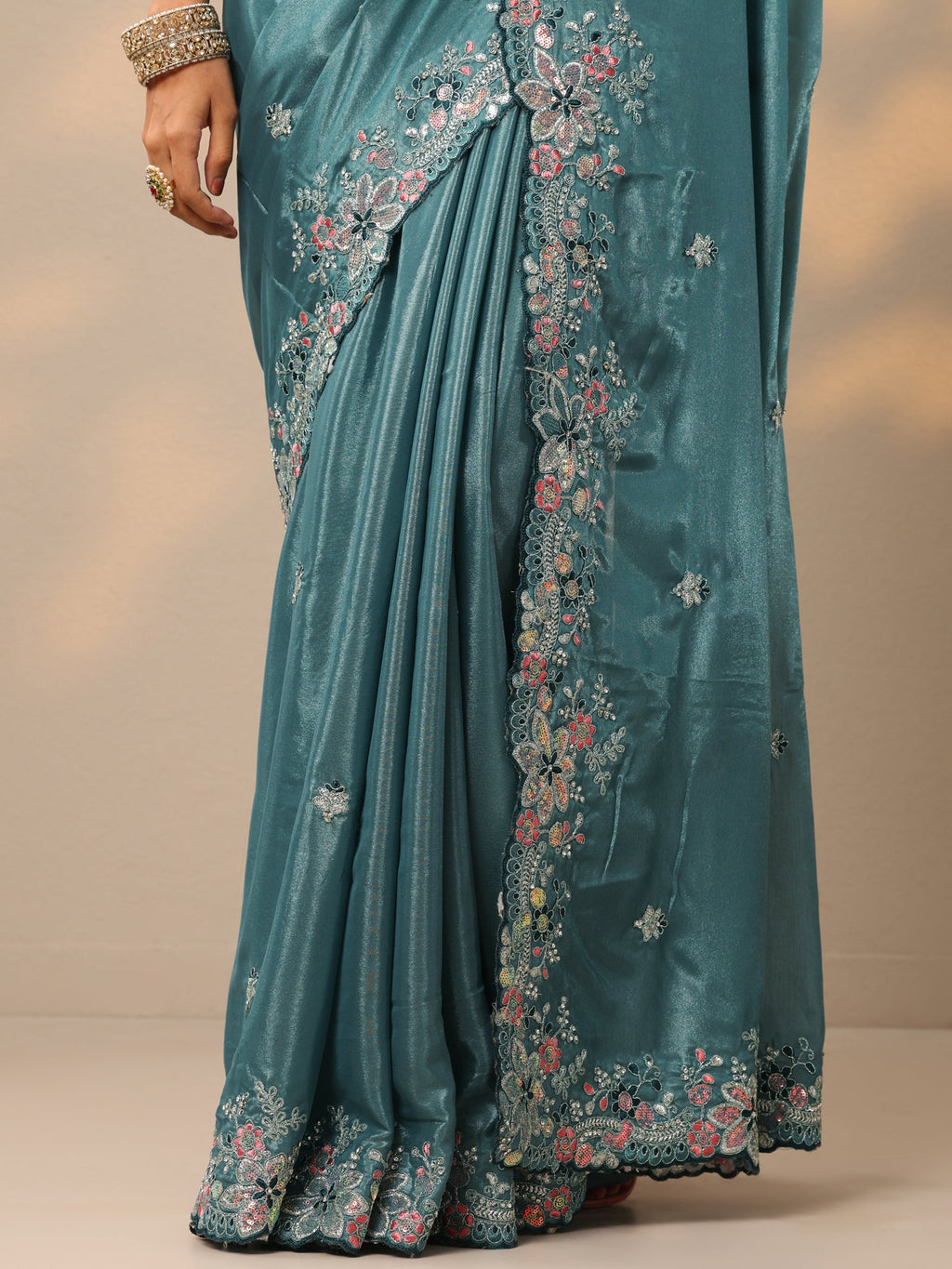 Blue Embroidered Crepe Saree With Unstitched Blouse Piece