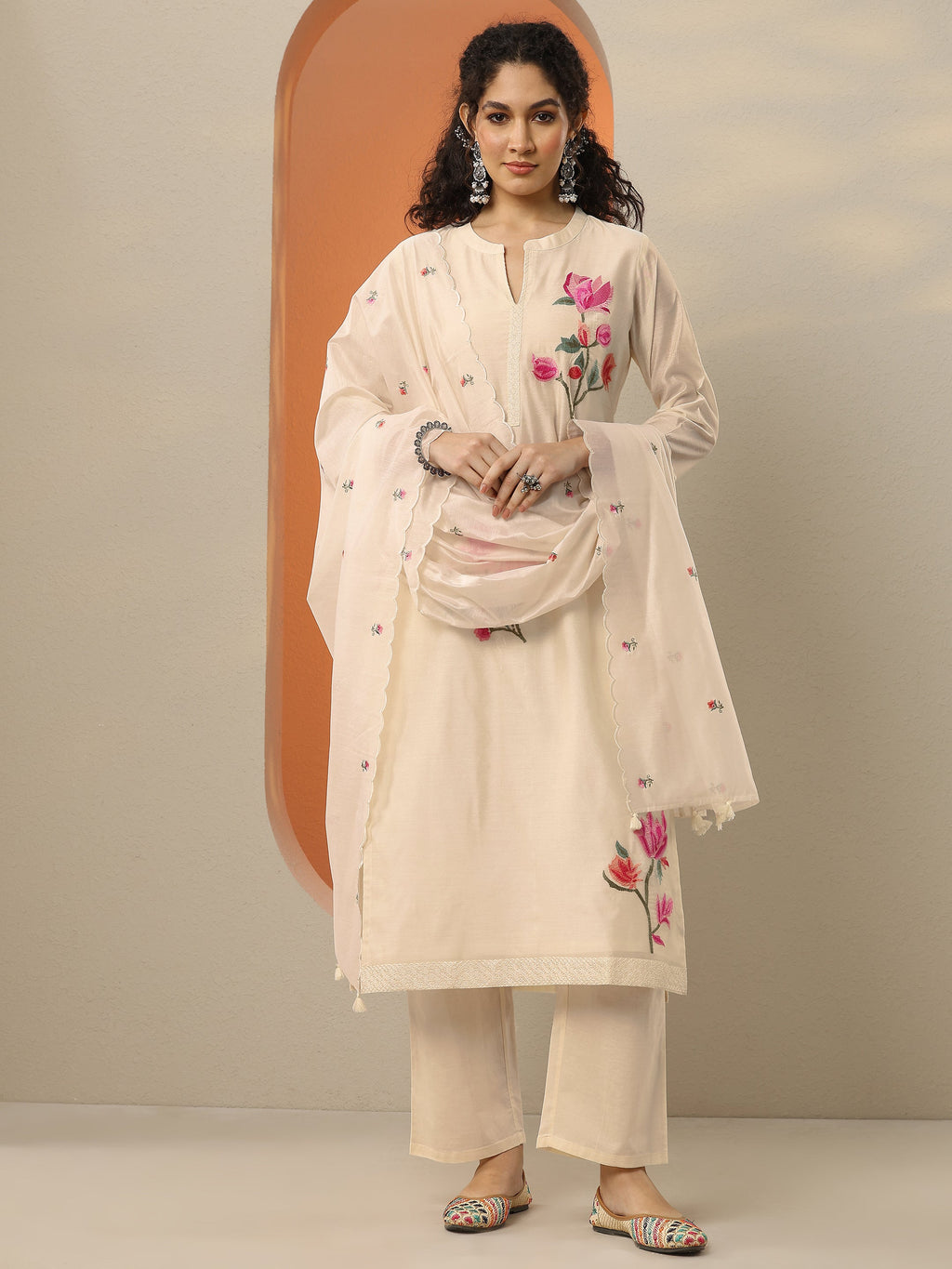 Cream Embroidered Silk Blend  Straight Suit Set With Dupatta