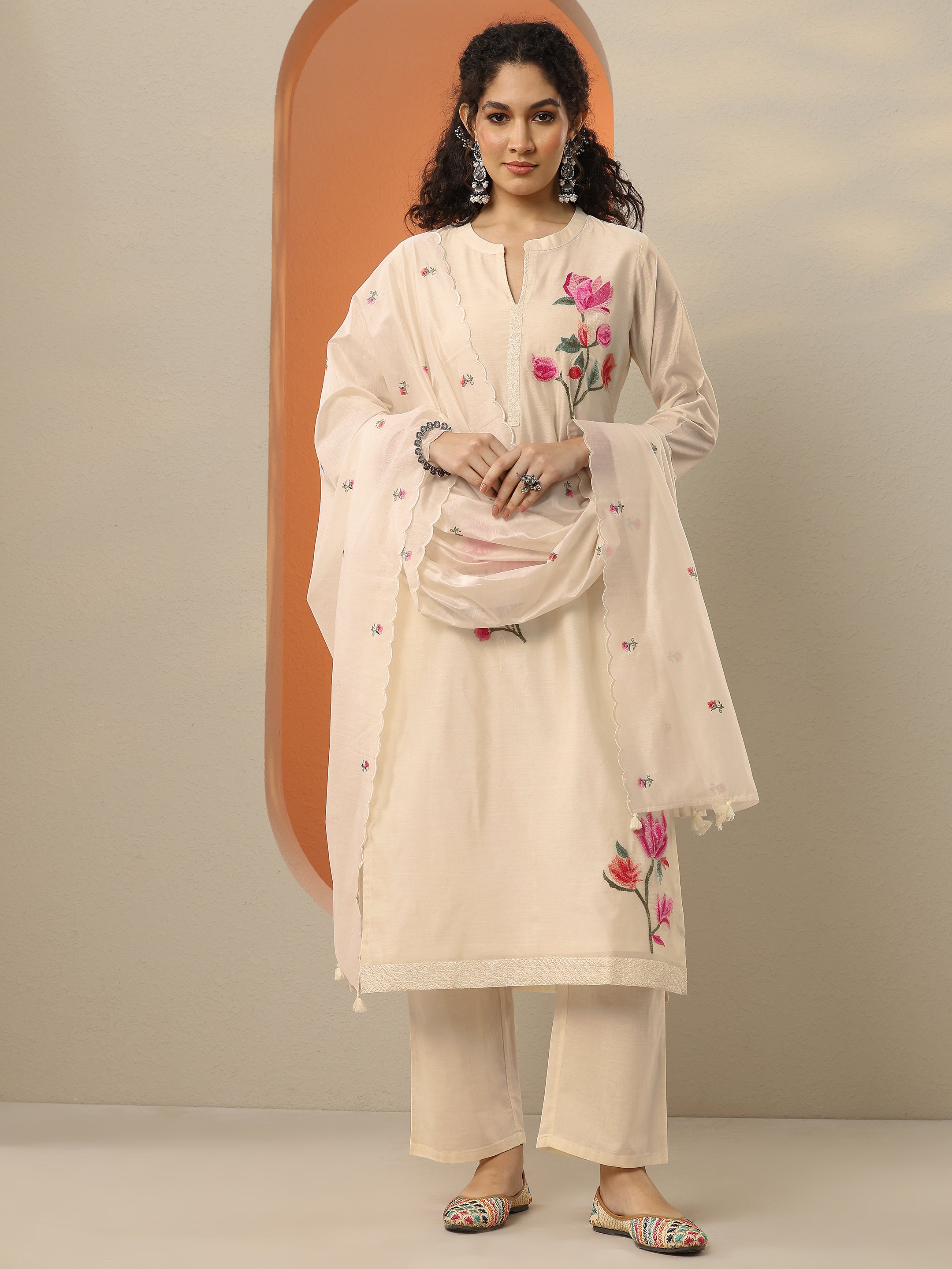 Cream Embroidered Silk Blend  Straight Suit Set With Dupatta