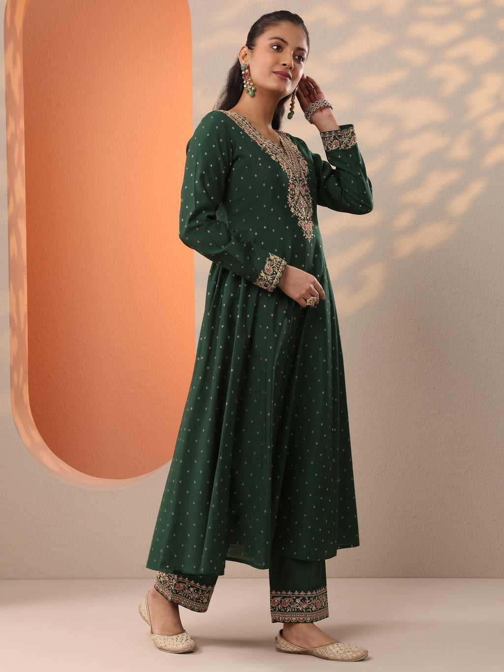 Green Embroidered Silk Blend Anarkali Suit Set With Dupatta