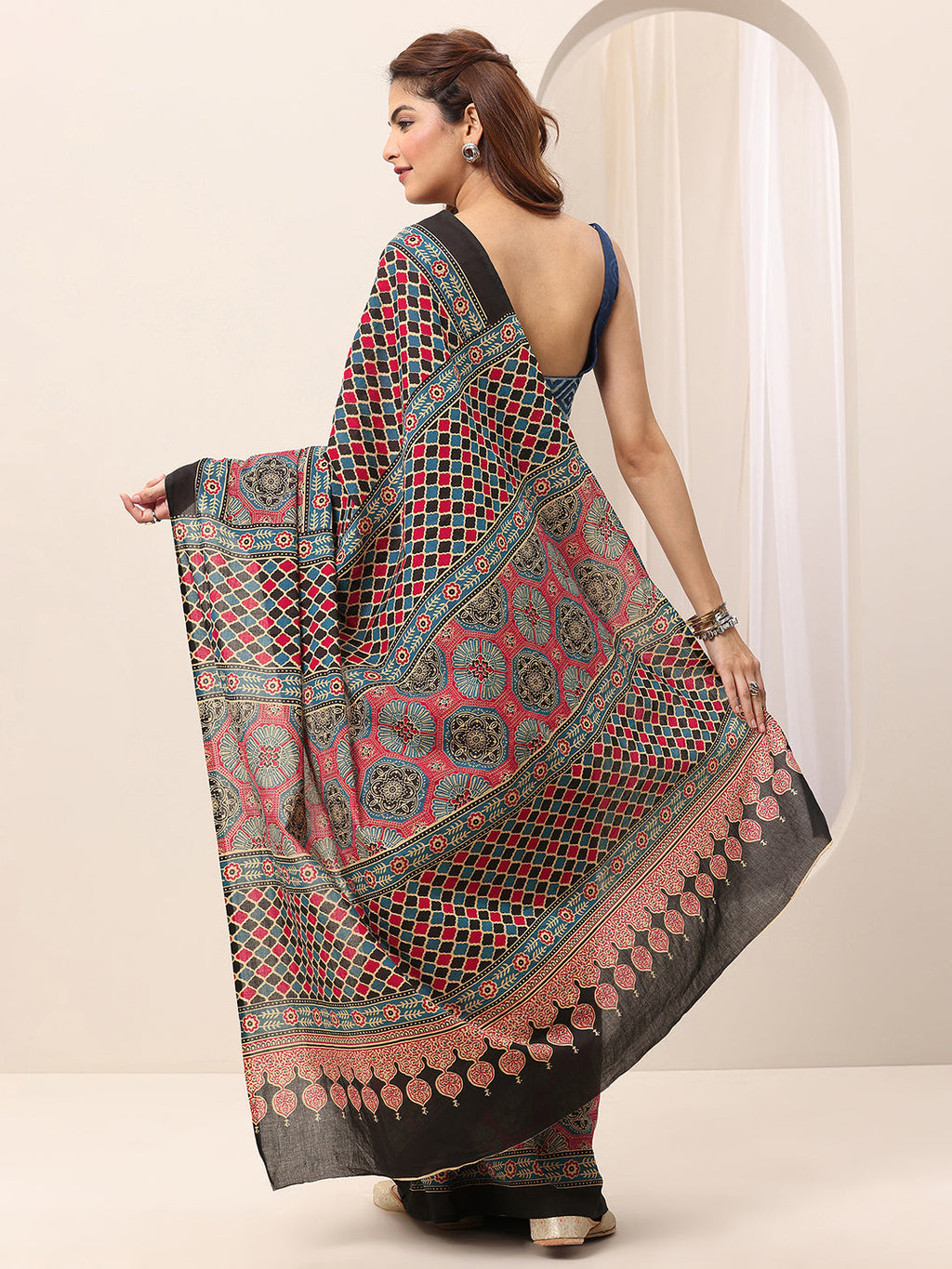 Maroon Printed Cotton Saree With Unstitched Blouse Piece