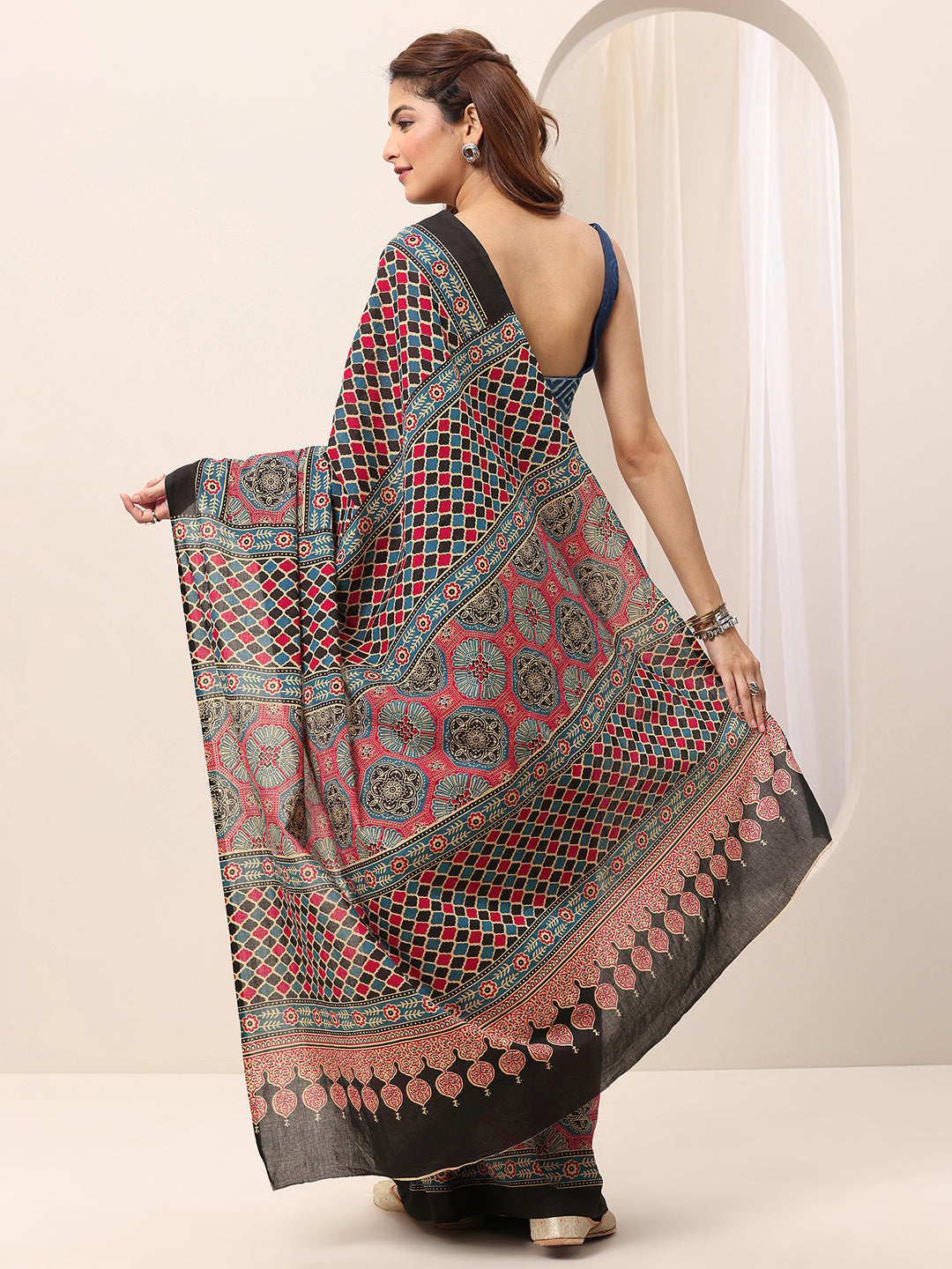 Maroon Printed Cotton Saree With Unstitched Blouse Piece